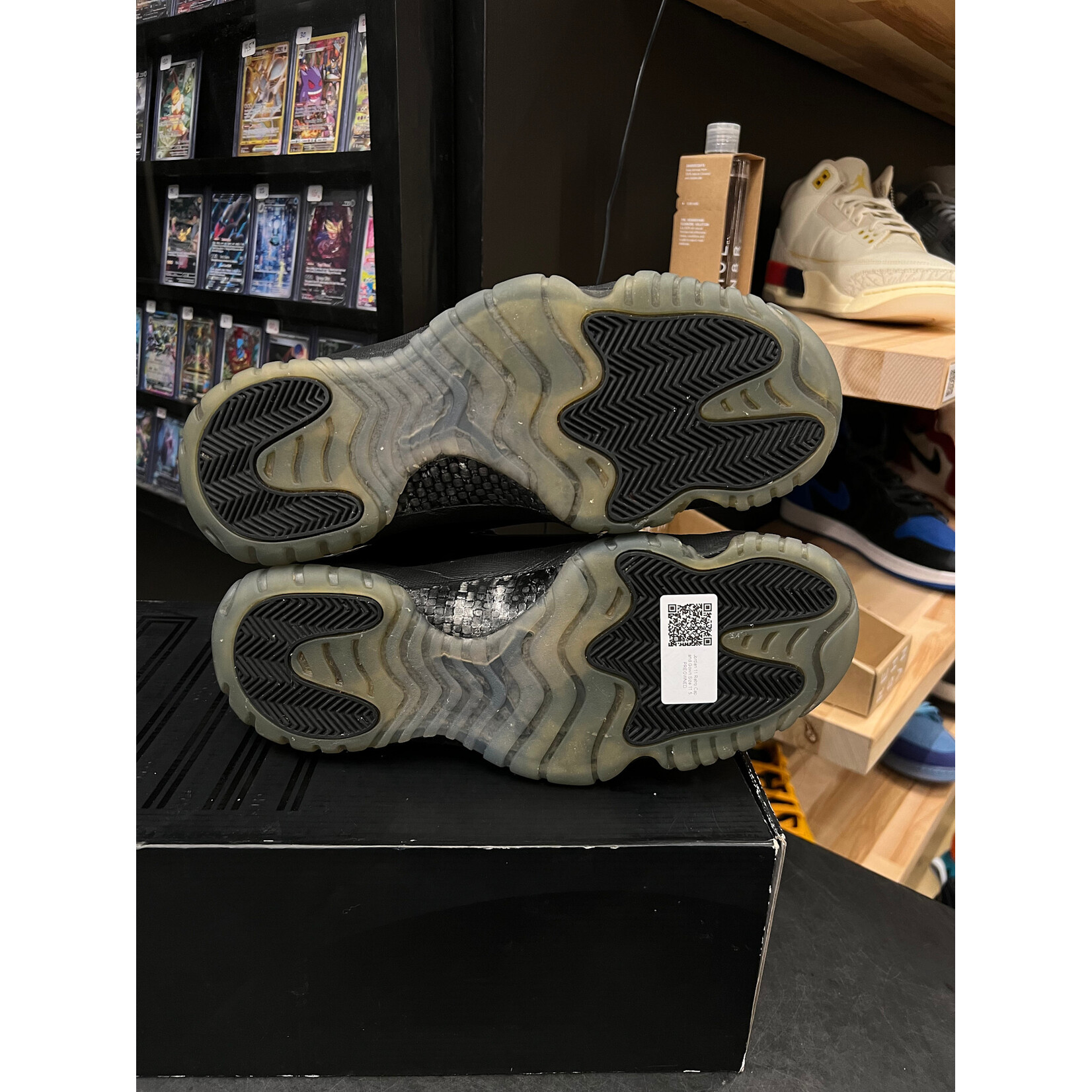 Jordan Jordan 11 Retro Cap and Gown Size 11.5, PREOWNED