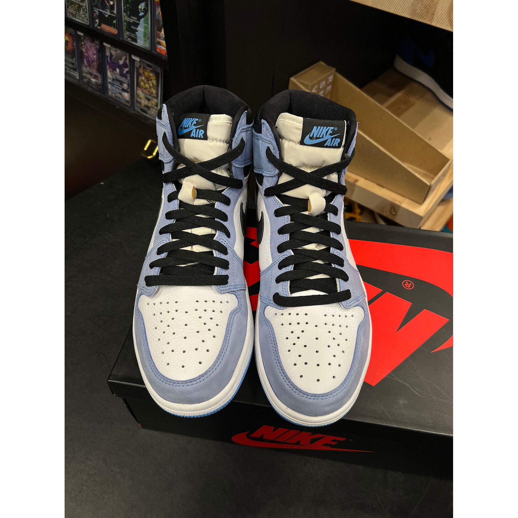 Jordan Jordan 1 Retro High OG University Blue Size 11, PREOWNED