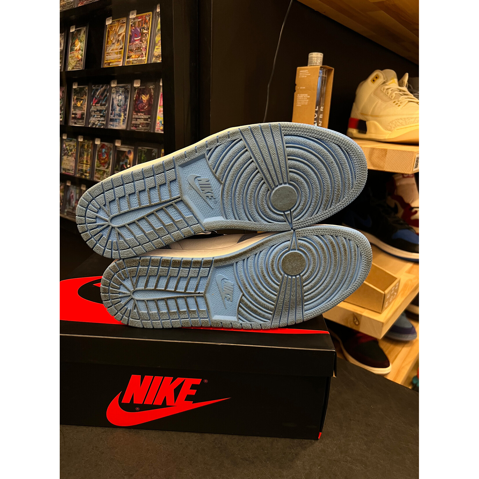 Jordan Jordan 1 Retro High OG University Blue Size 11, PREOWNED