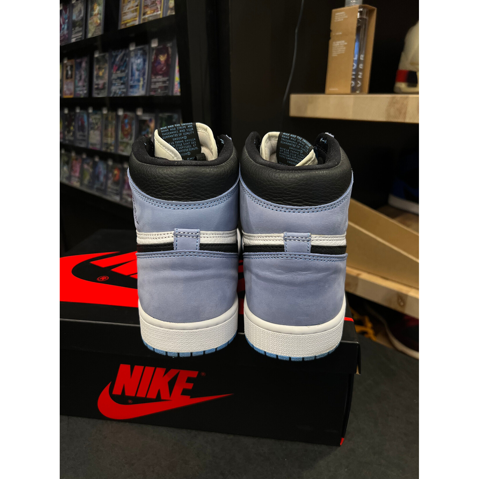 Jordan Jordan 1 Retro High OG University Blue Size 11, PREOWNED