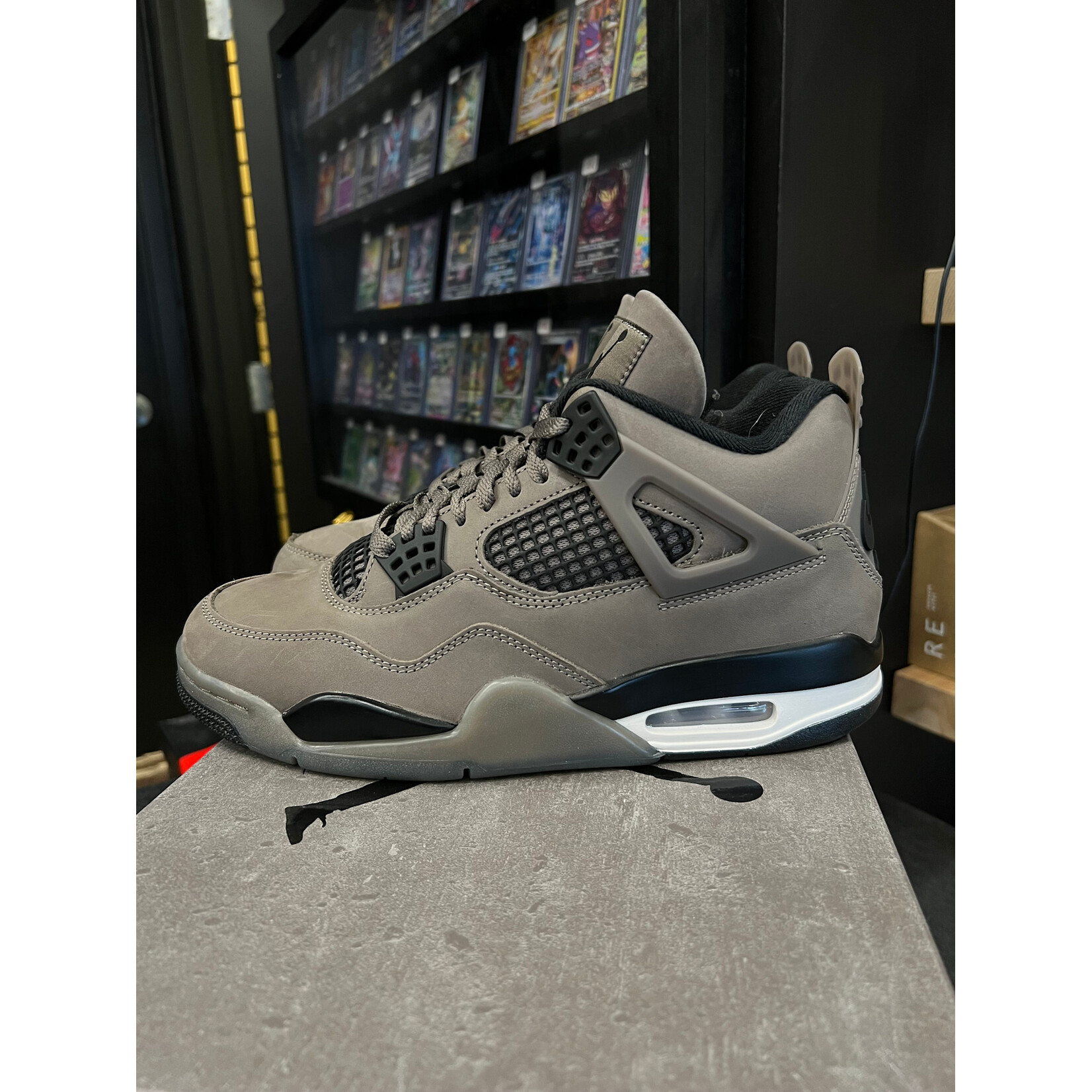 Jordan Jordan 4 Retro Cave Stone Size 8, PREOWNED
