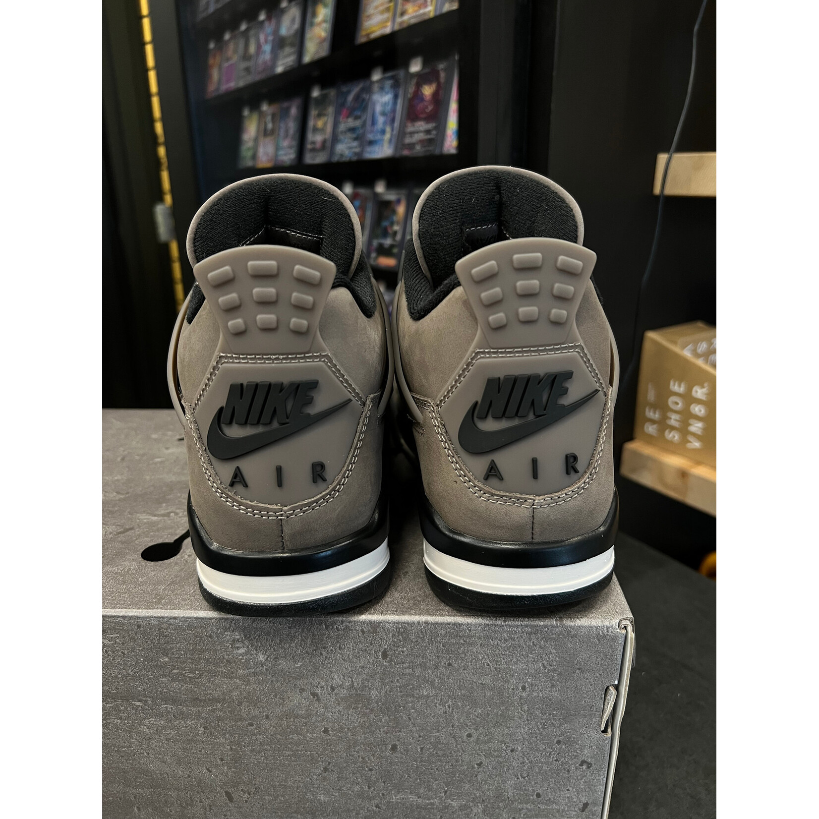 Jordan Jordan 4 Retro Cave Stone Size 8, PREOWNED