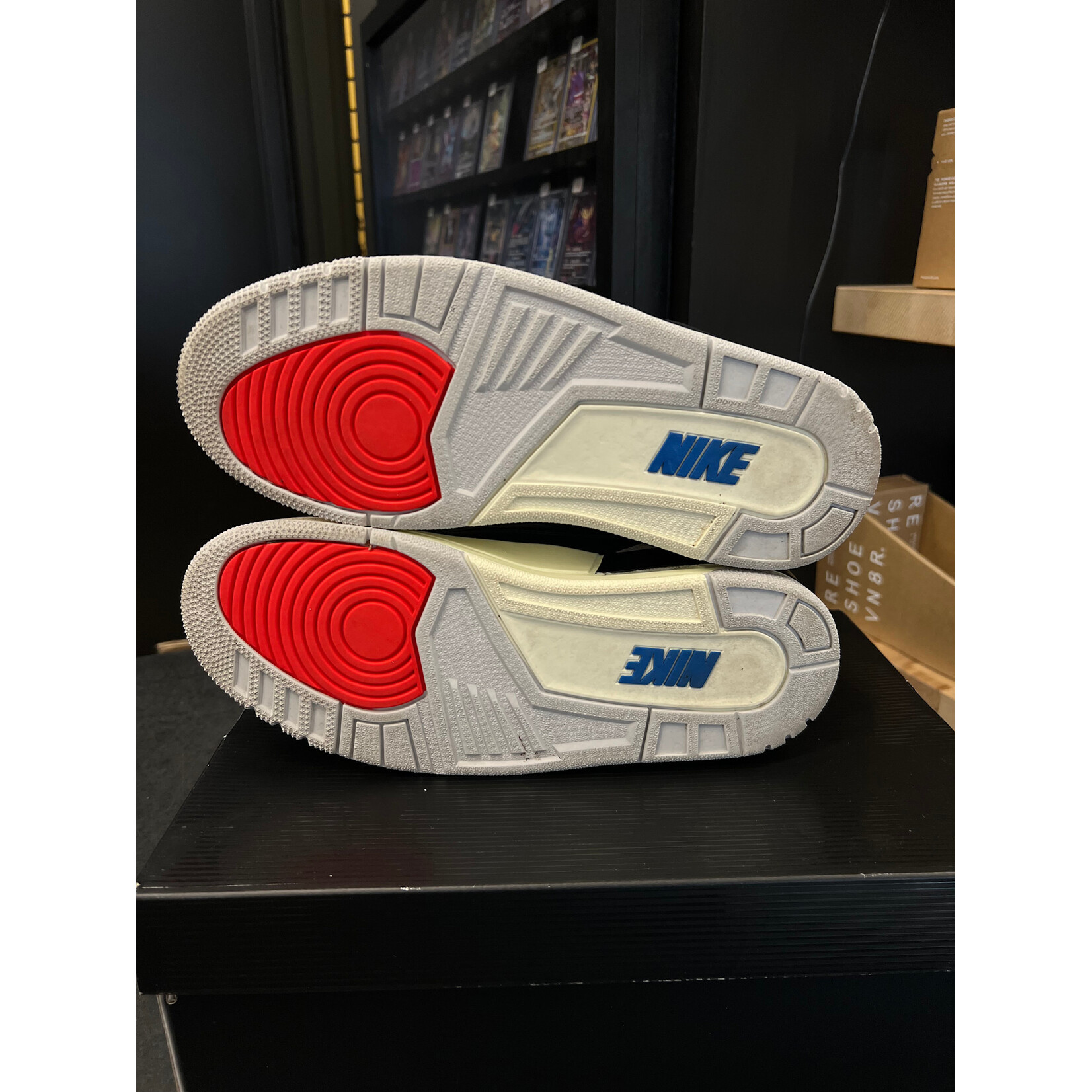 Jordan Jordan 3 Retro OG Rare Air Size 8, PREOWNED