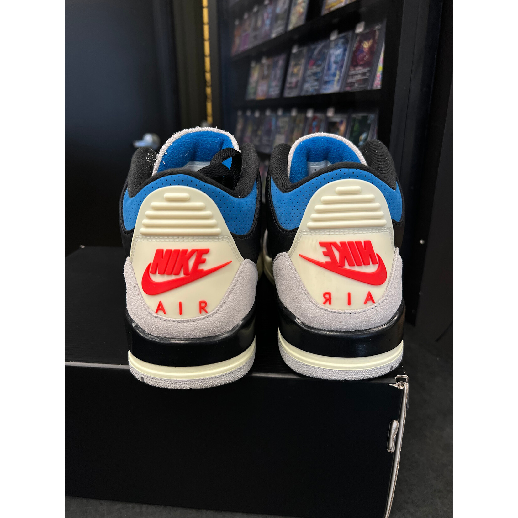 Jordan Jordan 3 Retro OG Rare Air Size 8, PREOWNED