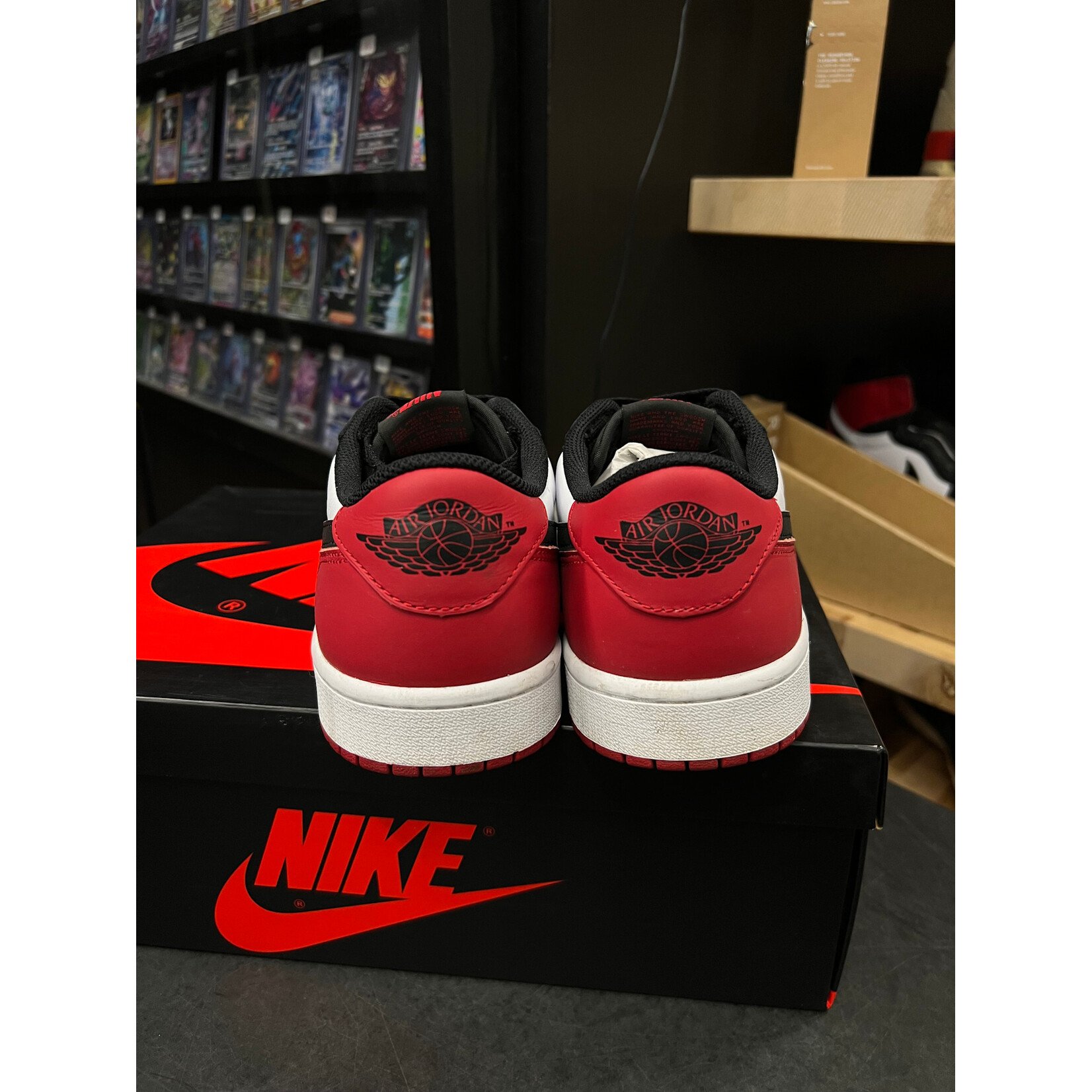 Jordan Jordan 1 Retro Low OG Black Toe (2023) Size 10, PREOWNED