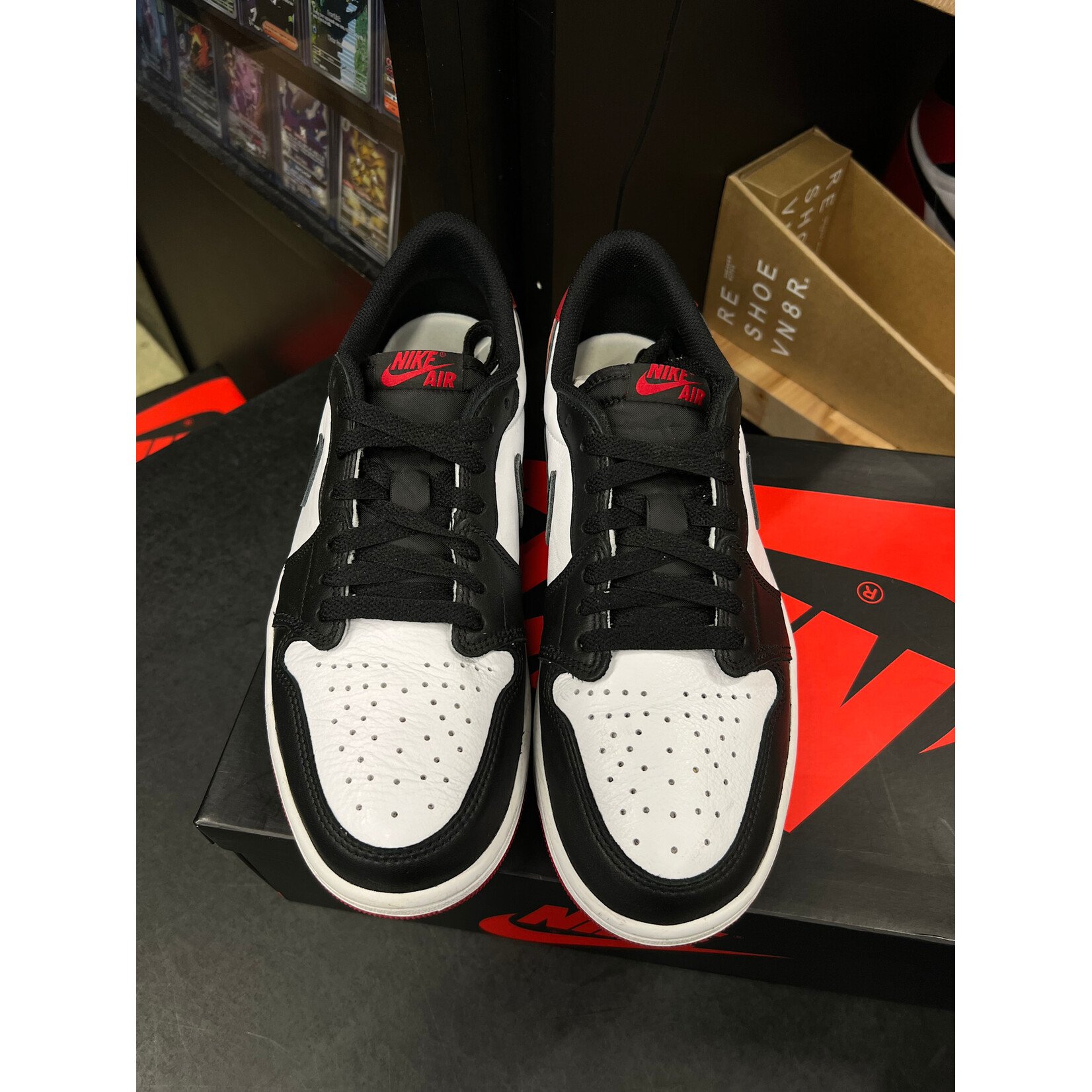 Jordan Jordan 1 Retro Low OG Black Toe (2023) Size 10, PREOWNED
