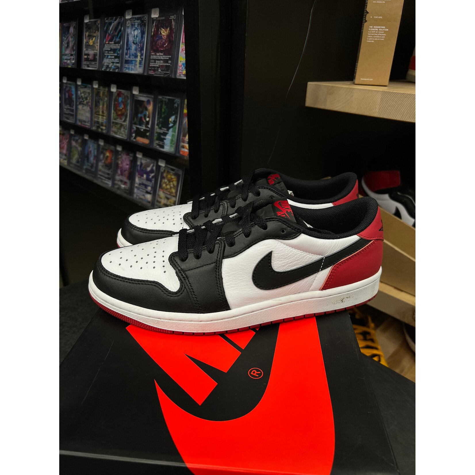 Jordan Jordan 1 Retro Low OG Black Toe (2023) Size 10, PREOWNED