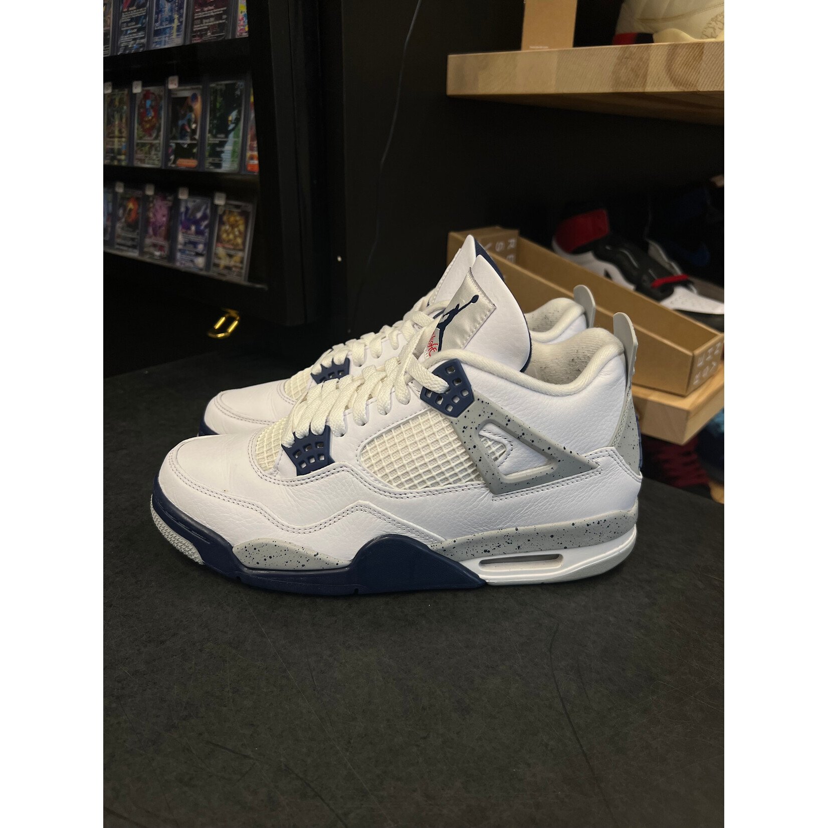 Jordan Jordan 4 Retro Midnight Navy Size 9, PREOWNED