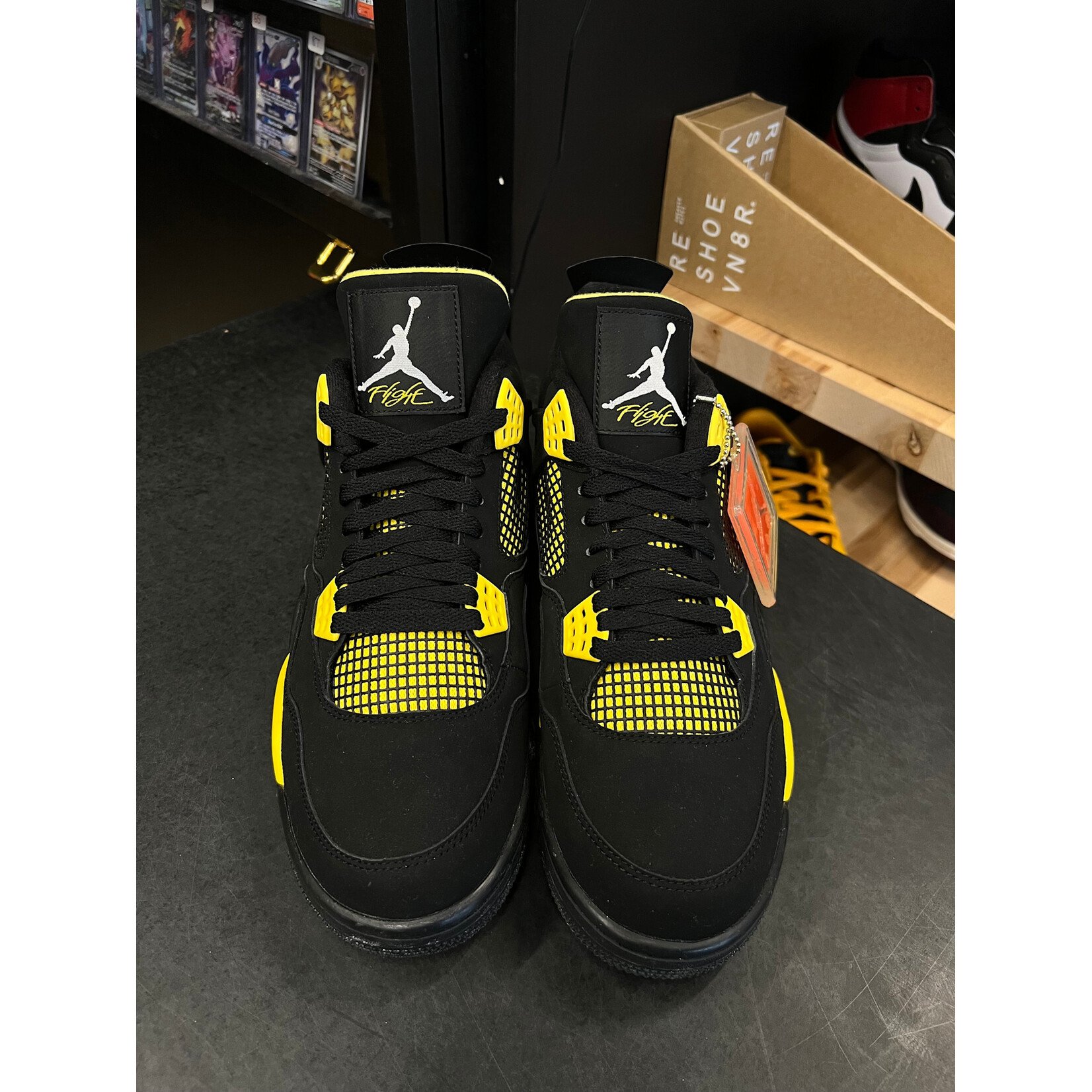 Jordan Jordan 4 Retro Thunder (2012) Size 11, PREOWNED PADS