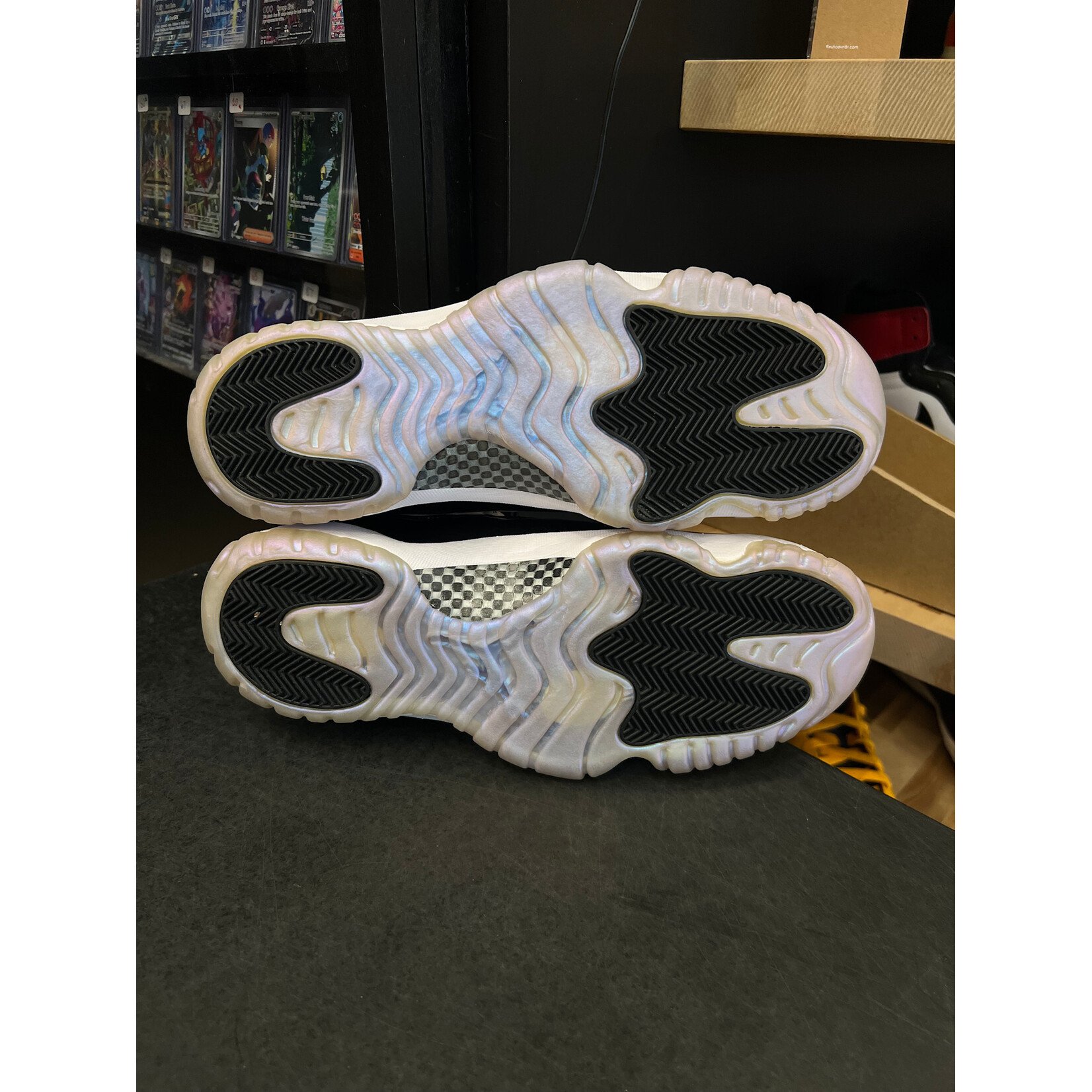 Jordan Jordan 11 Retro Low Iridescent Size 12, PREOWNED