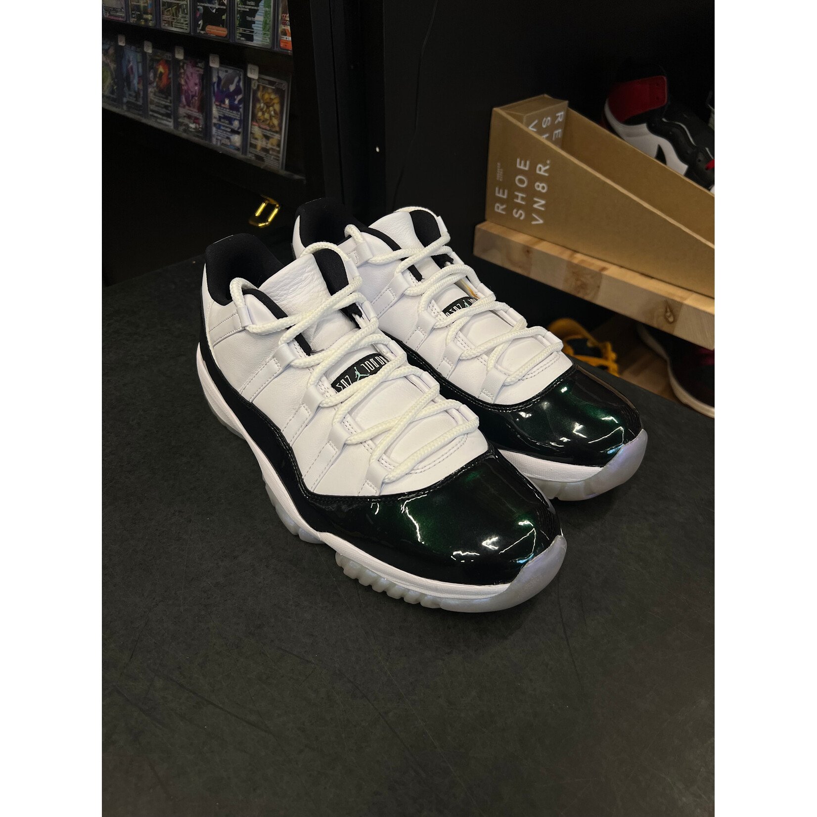 Jordan Jordan 11 Retro Low Iridescent Size 12, PREOWNED