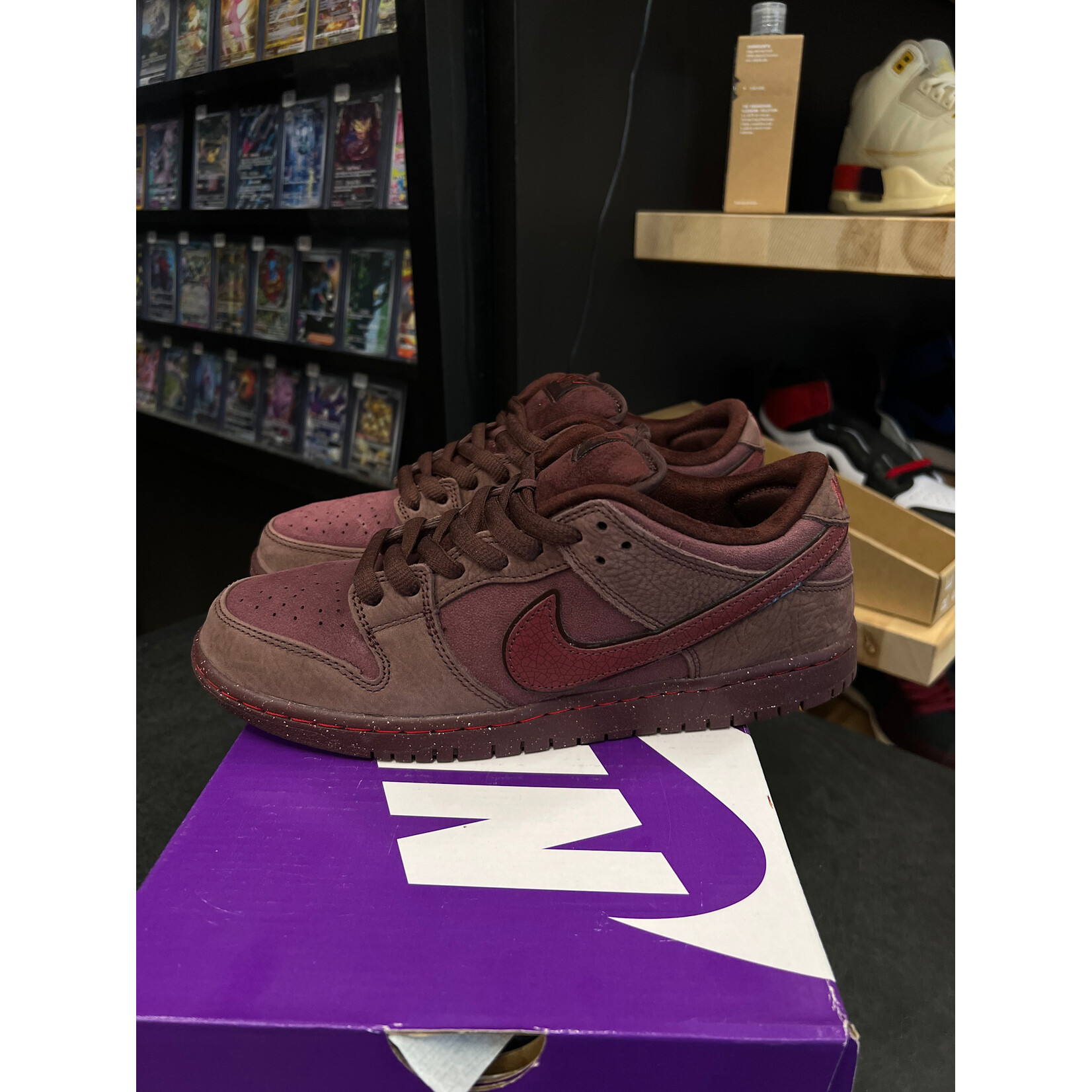 Nike Nike SB Dunk Low City of Love Burgundy Crush Size 8.5, PREOWNED