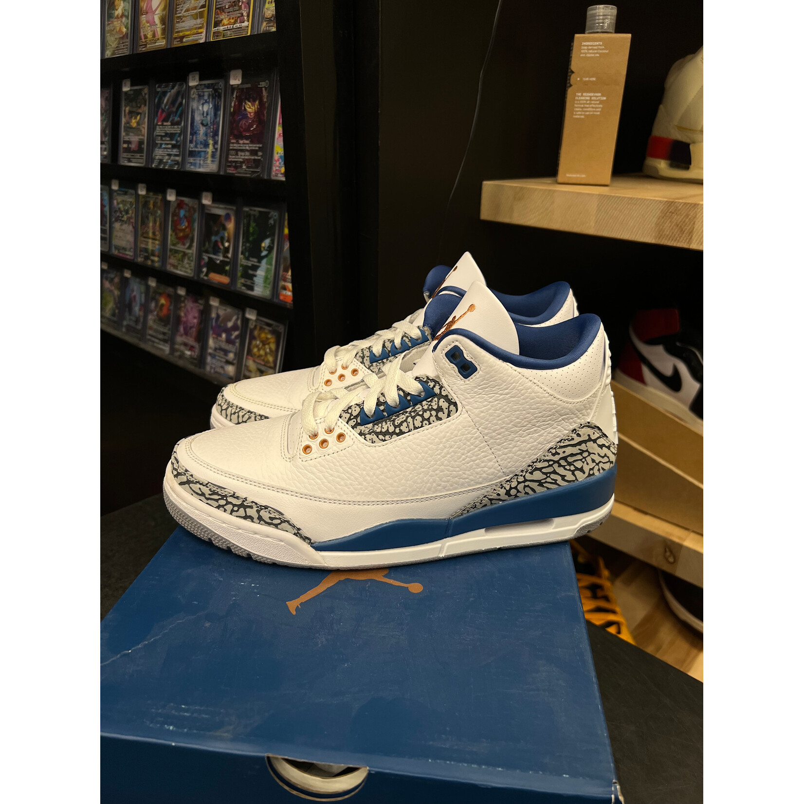 Jordan Jordan 3 Retro Wizards Size 8.5, PREOWNED