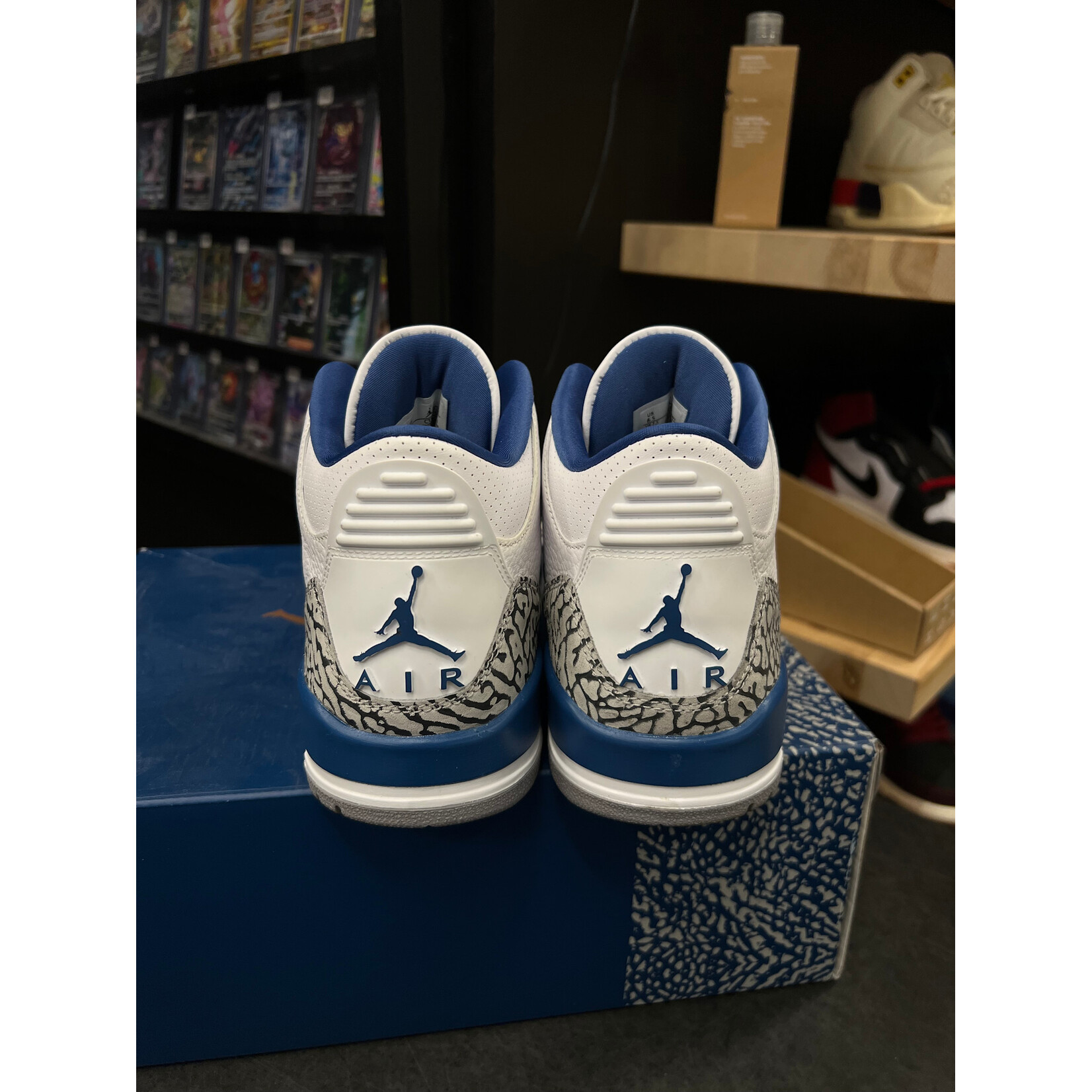 Jordan Jordan 3 Retro Wizards Size 8.5, PREOWNED