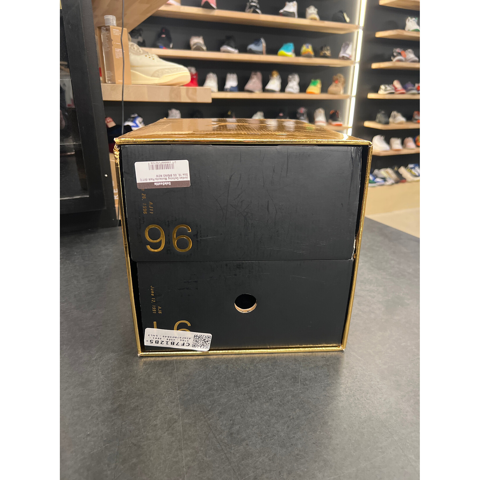 Jordan Jordan Defining Moments Pack (6/11) Size 10, DS BRAND NEW (FLAWS)