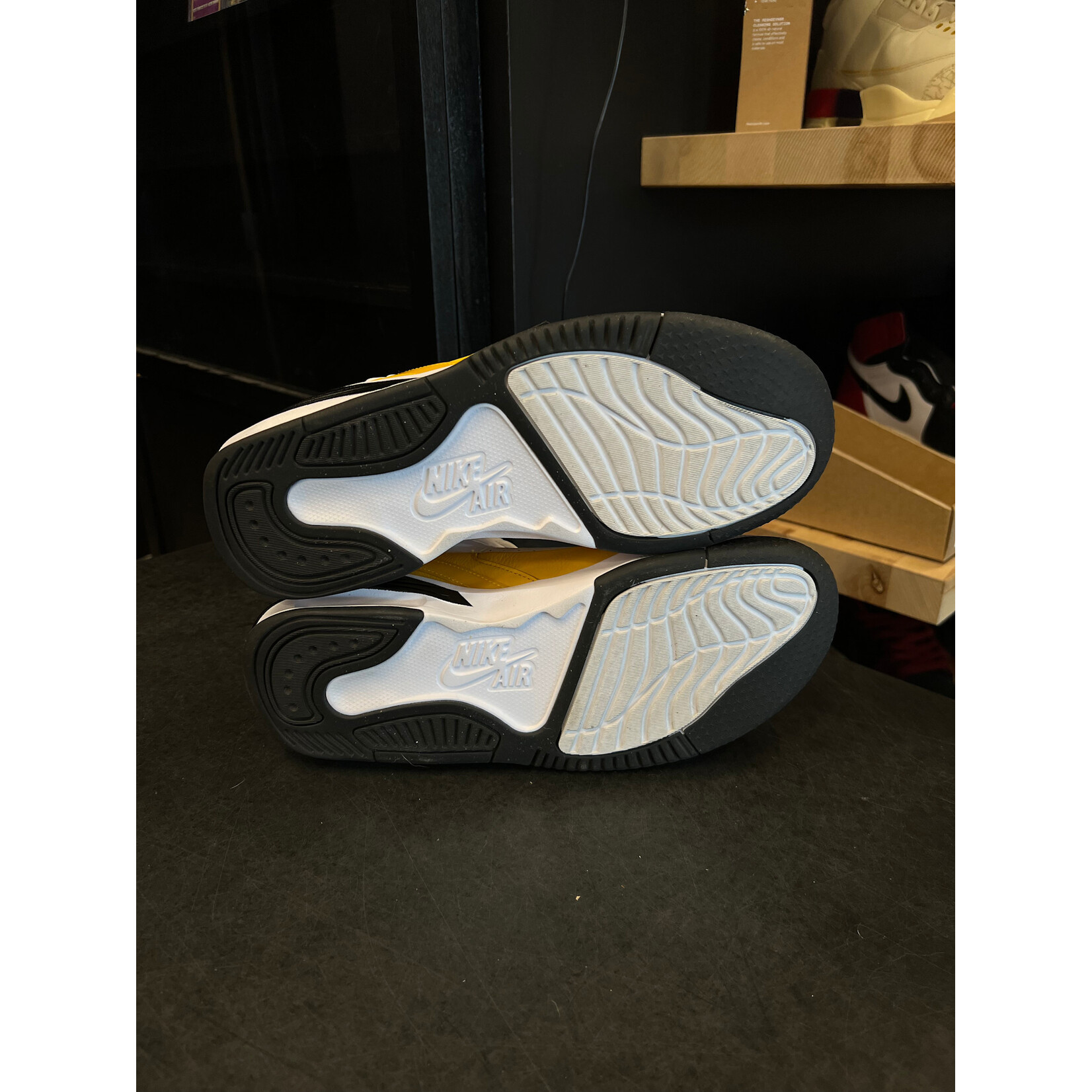 Jordan Jordan Max Aura 5 White Yellow Ochre Size 9.5, PREOWNED