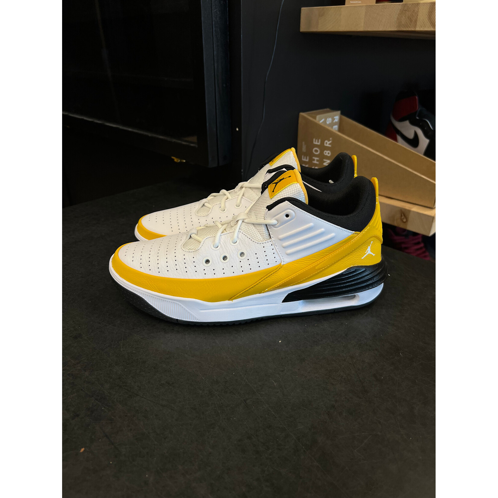 Jordan Jordan Max Aura 5 White Yellow Ochre Size 9.5, PREOWNED