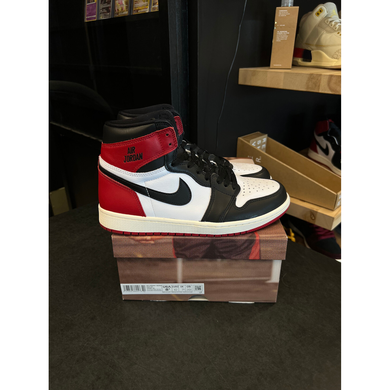 Jordan Jordan 1 Retro High OG Black Toe Reimagined Size 8.5, PREOWNED