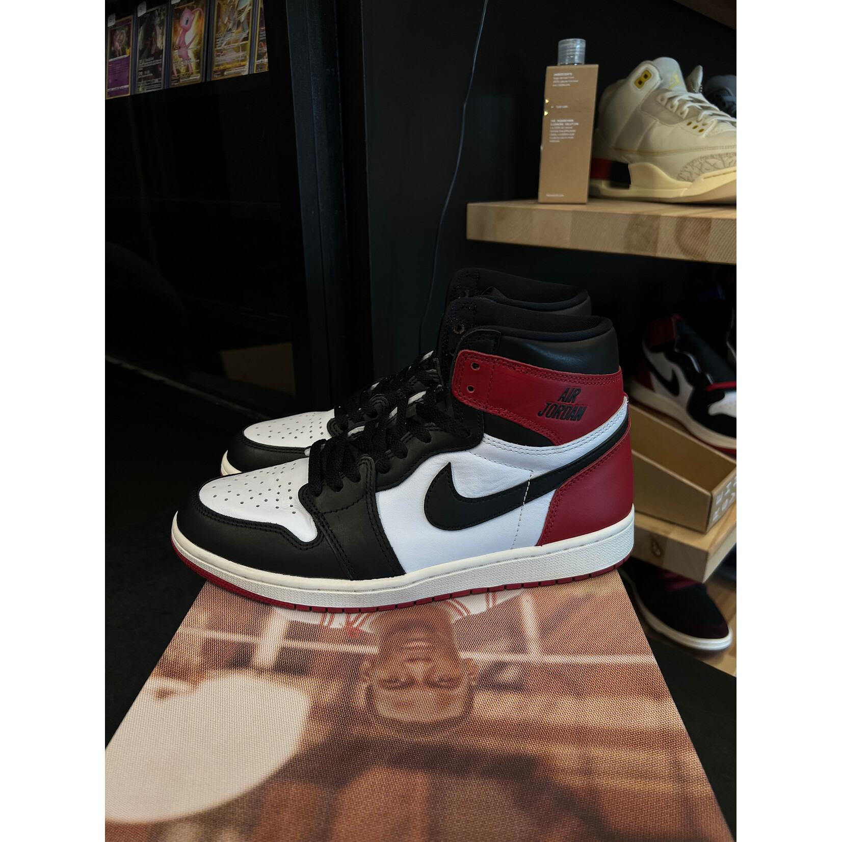 Jordan Jordan 1 Retro High OG Black Toe Reimagined Size 8.5, PREOWNED