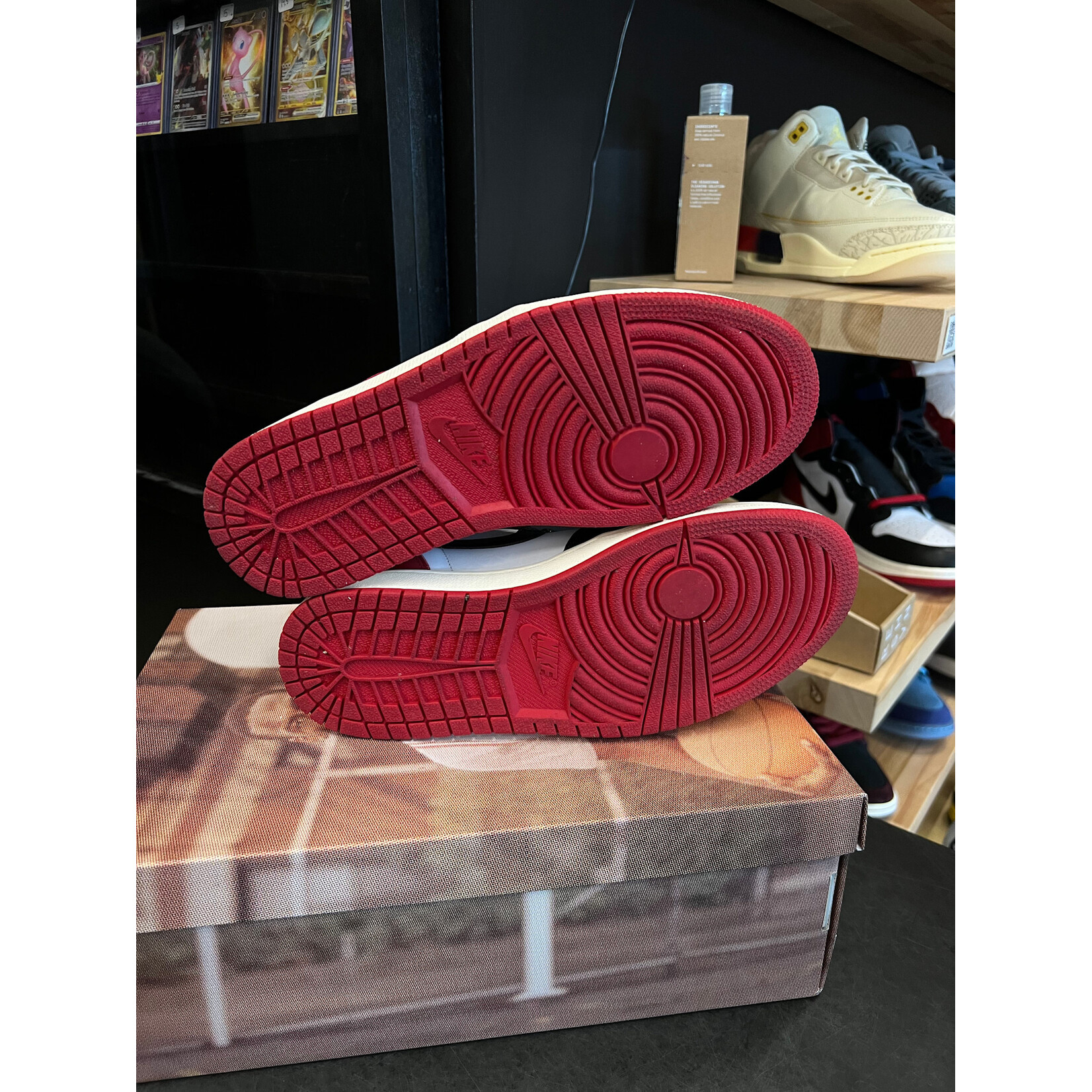 Jordan Jordan 1 Retro High OG Black Toe Reimagined Size 8.5, PREOWNED