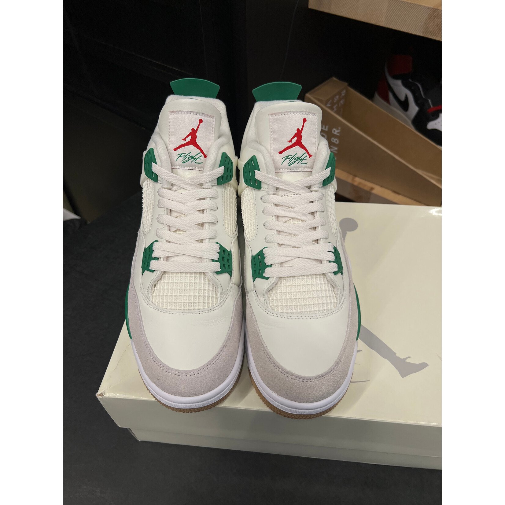 Jordan Jordan 4 Retro SB Pine Green Size 11.5, PREOWNED