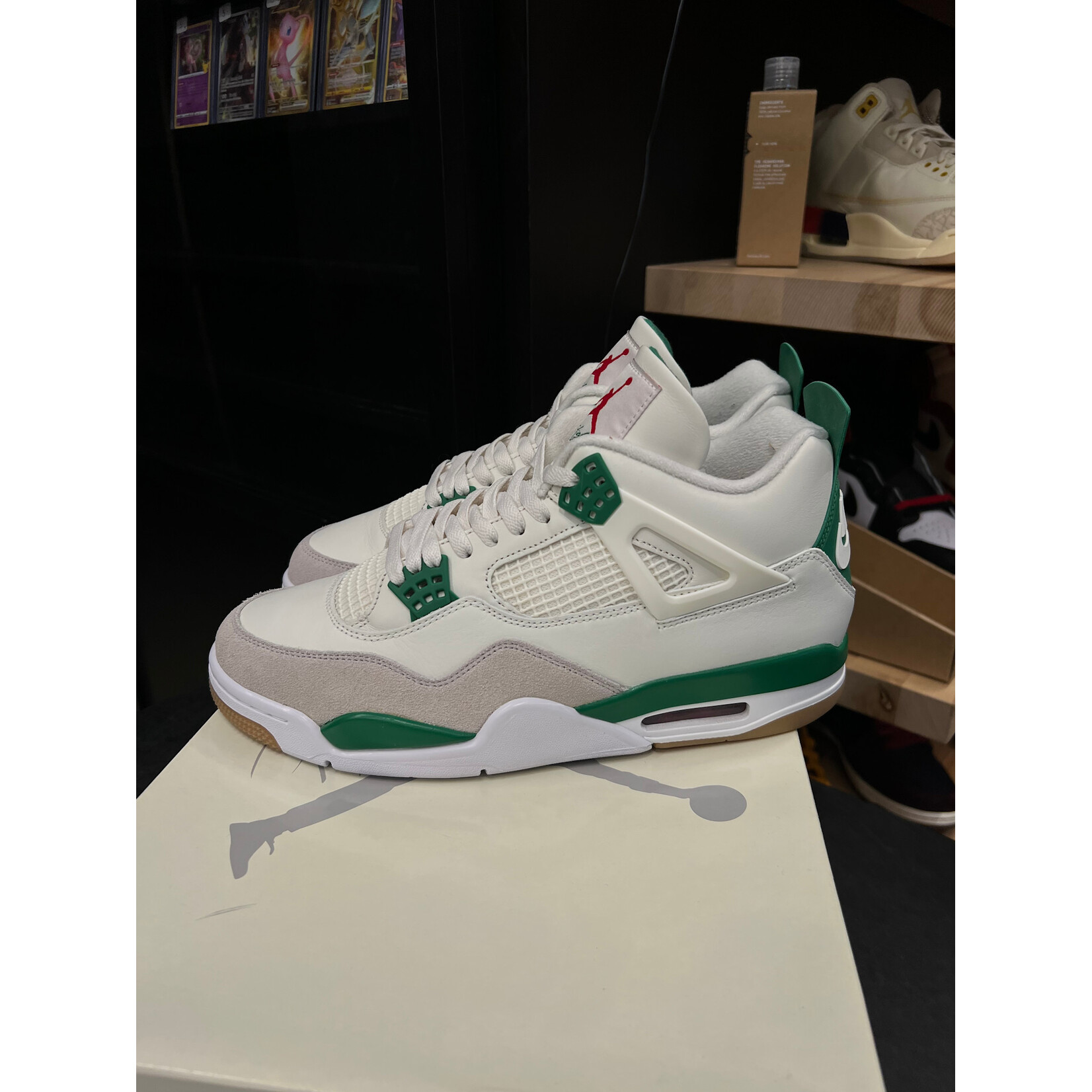 Jordan Jordan 4 Retro SB Pine Green Size 11.5, PREOWNED