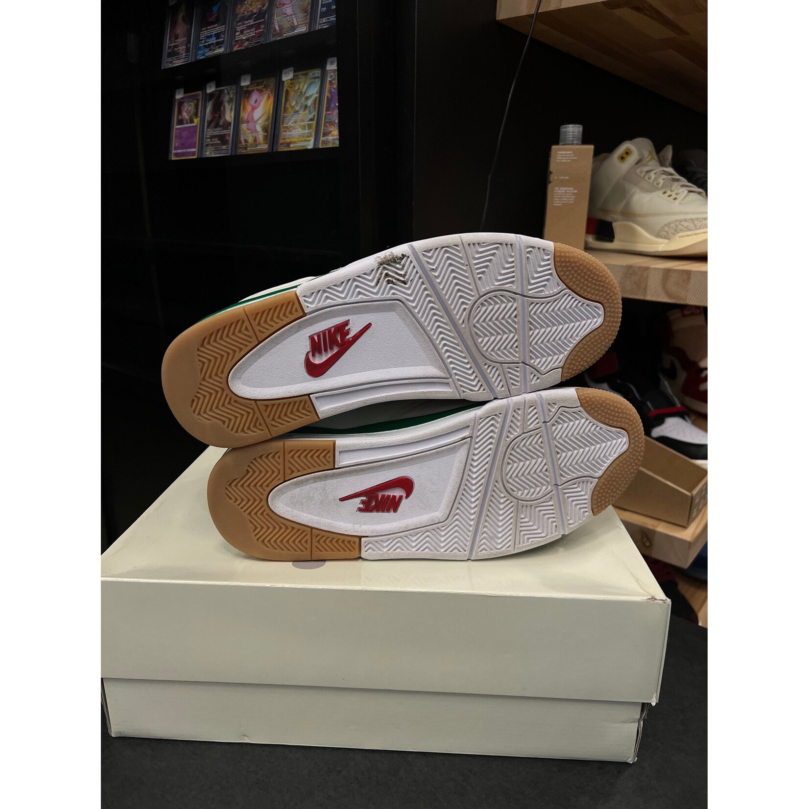 Jordan Jordan 4 Retro SB Pine Green Size 11.5, PREOWNED