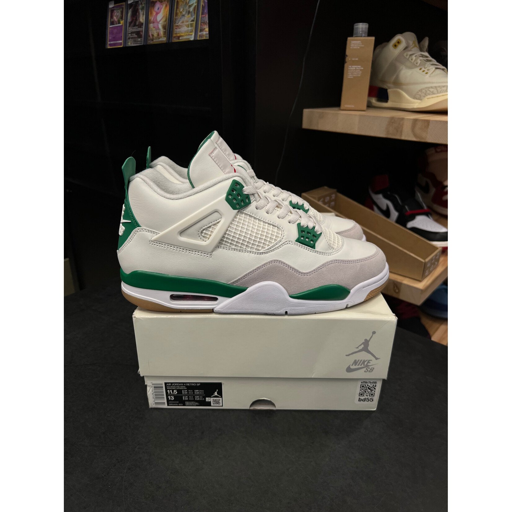 Jordan Jordan 4 Retro SB Pine Green Size 11.5, PREOWNED