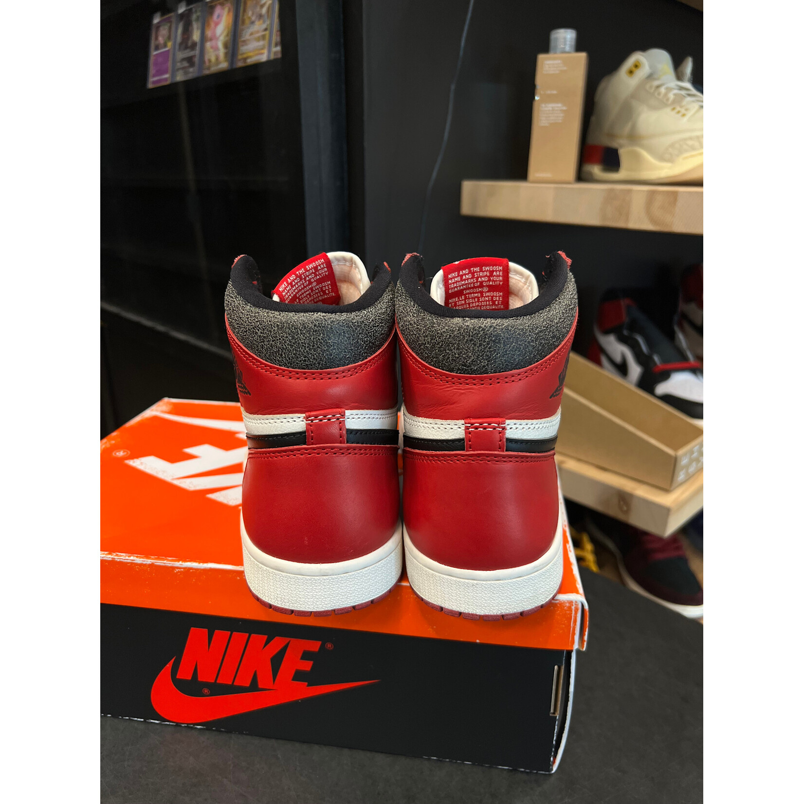 Jordan Jordan 1 Retro High OG Chicago Lost and Found Size 9, PREOWNED