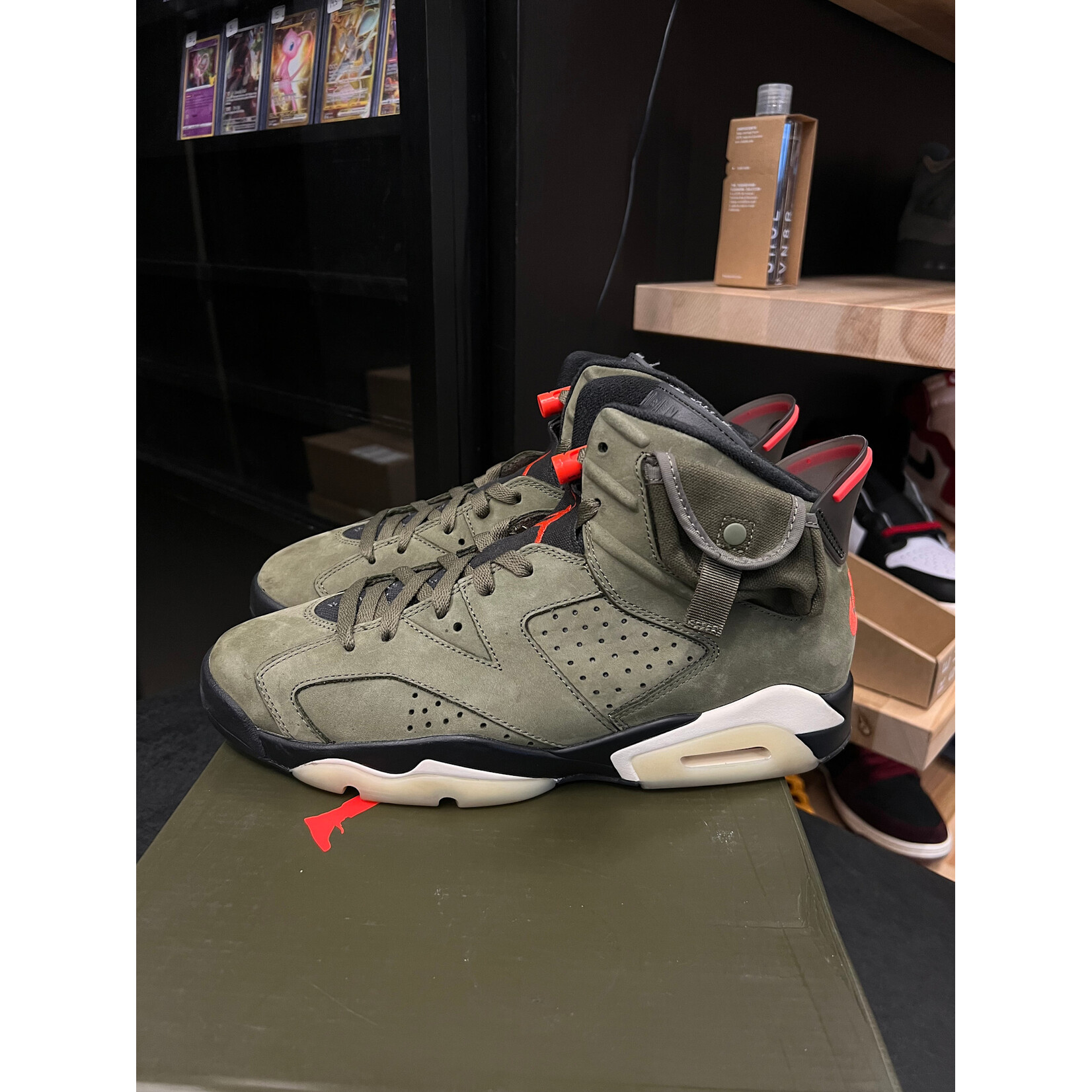 Jordan Jordan 6 Retro Travis Scott Size 10.5, PREOWNED