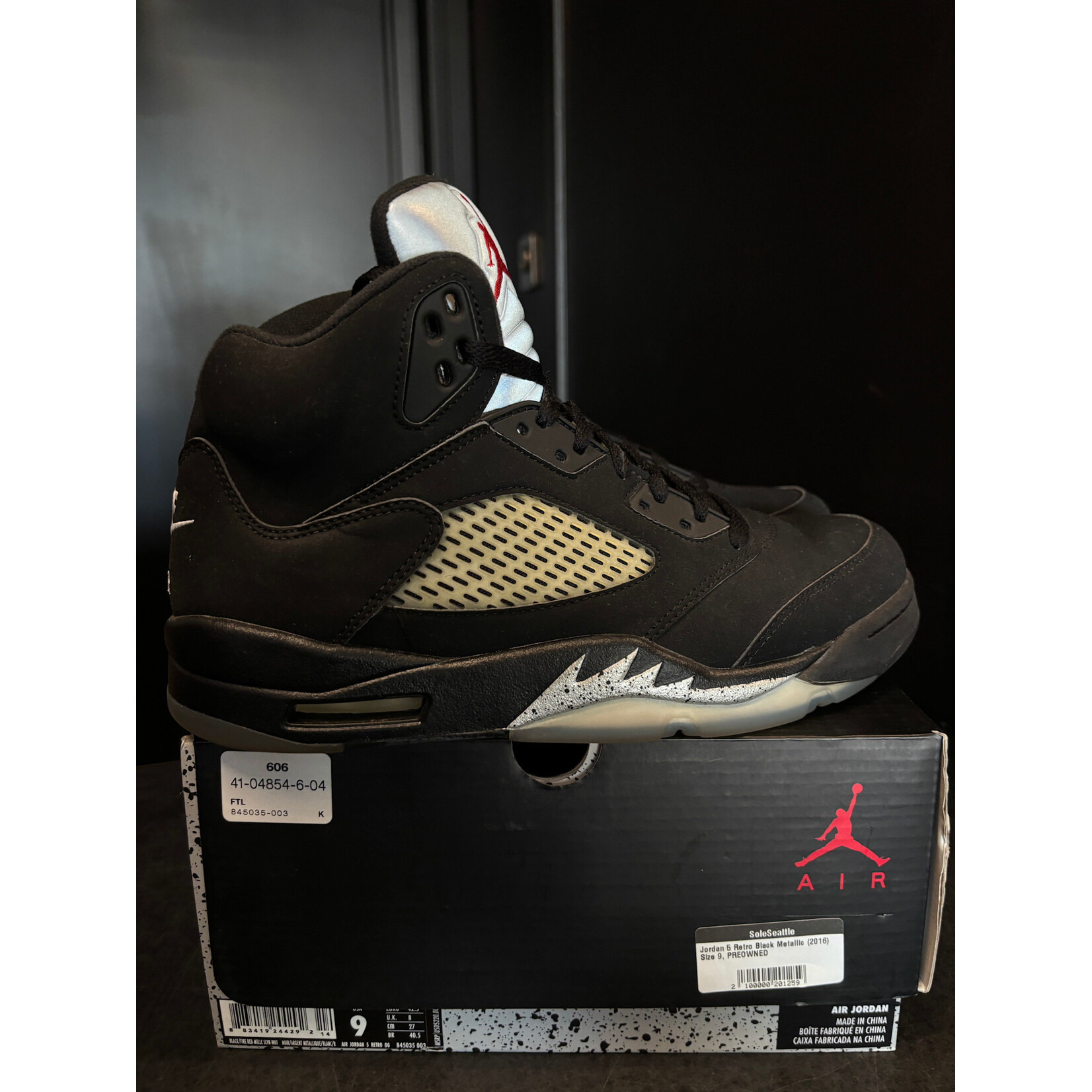 Jordan Jordan 5 Retro Black Metallic (2016) Size 9, PREOWNED