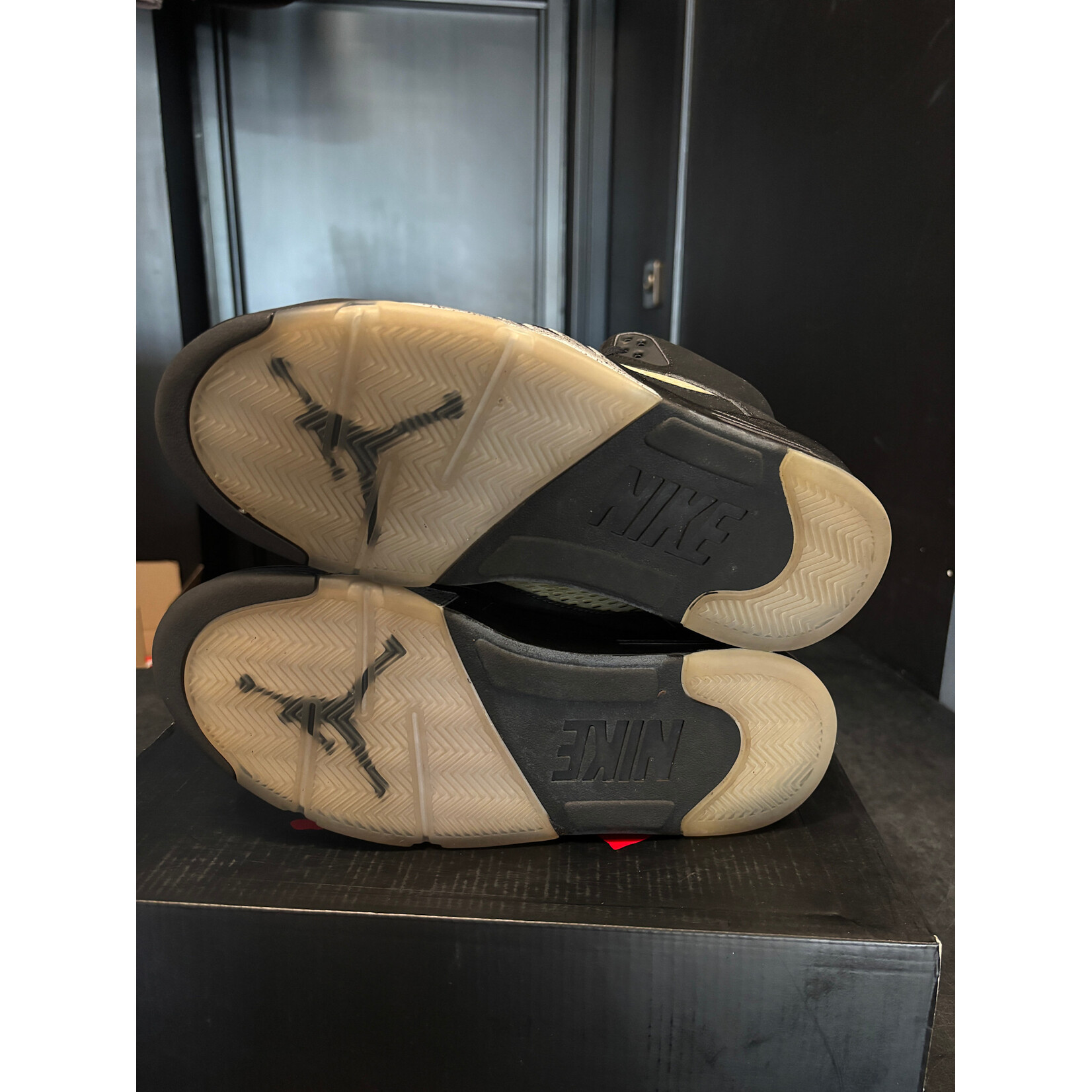 Jordan Jordan 5 Retro Black Metallic (2016) Size 9, PREOWNED