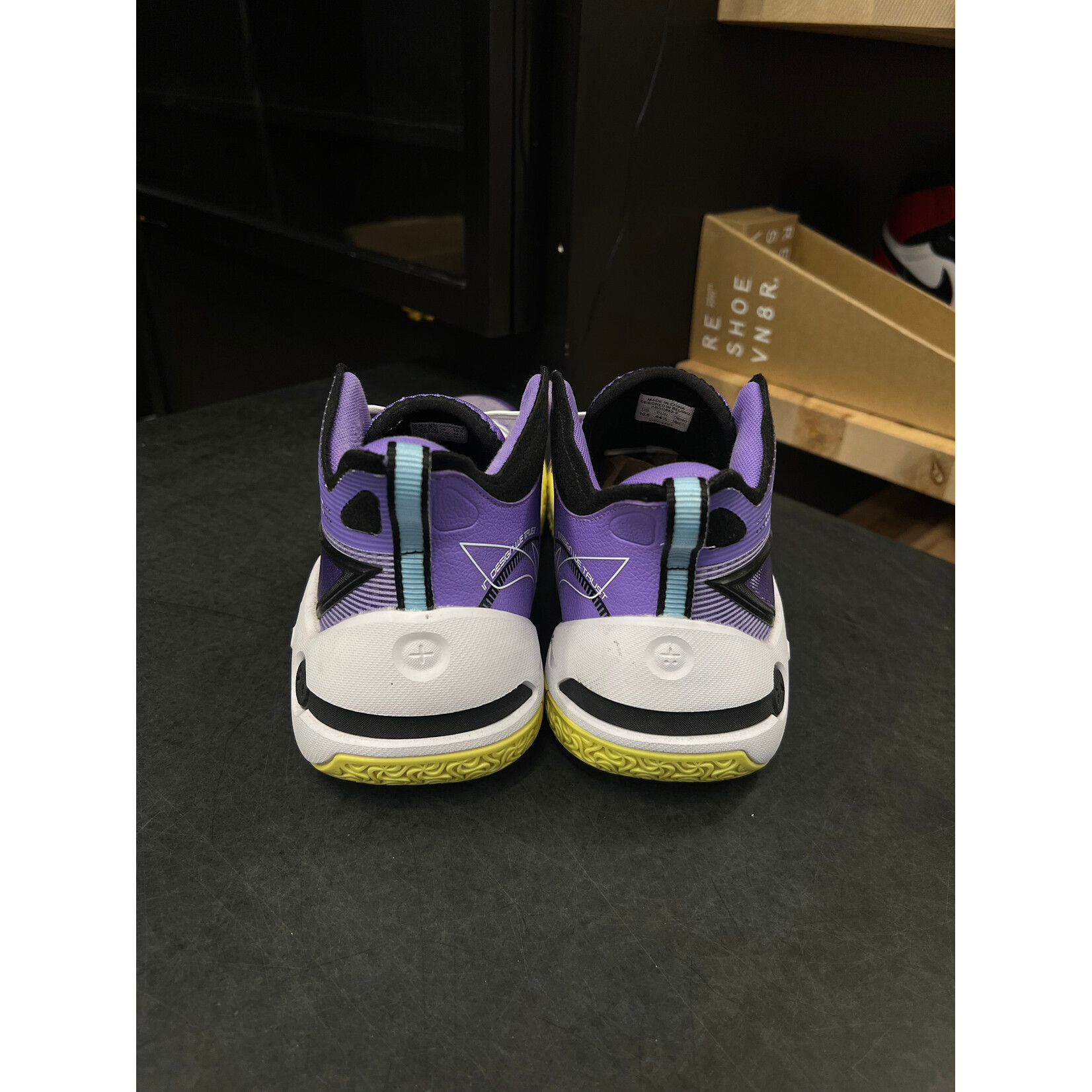 Li-Ning Li-Ning Yushuai 16 Mid Purple Yellow Size 10.5, PREOWNED