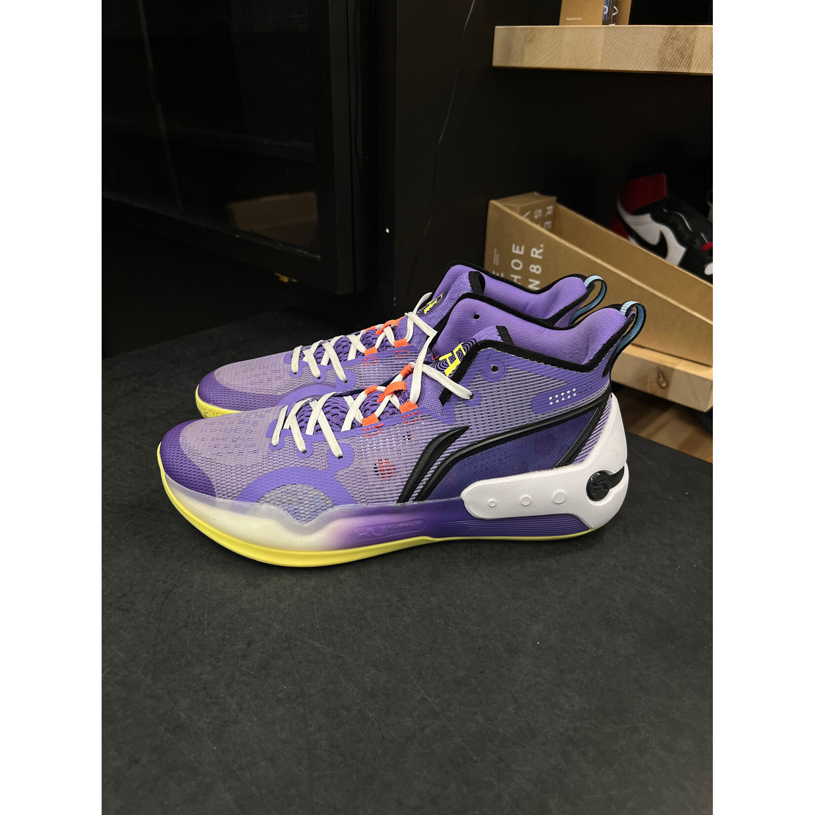 Li-Ning Li-Ning Yushuai 16 Mid Purple Yellow Size 10.5, PREOWNED