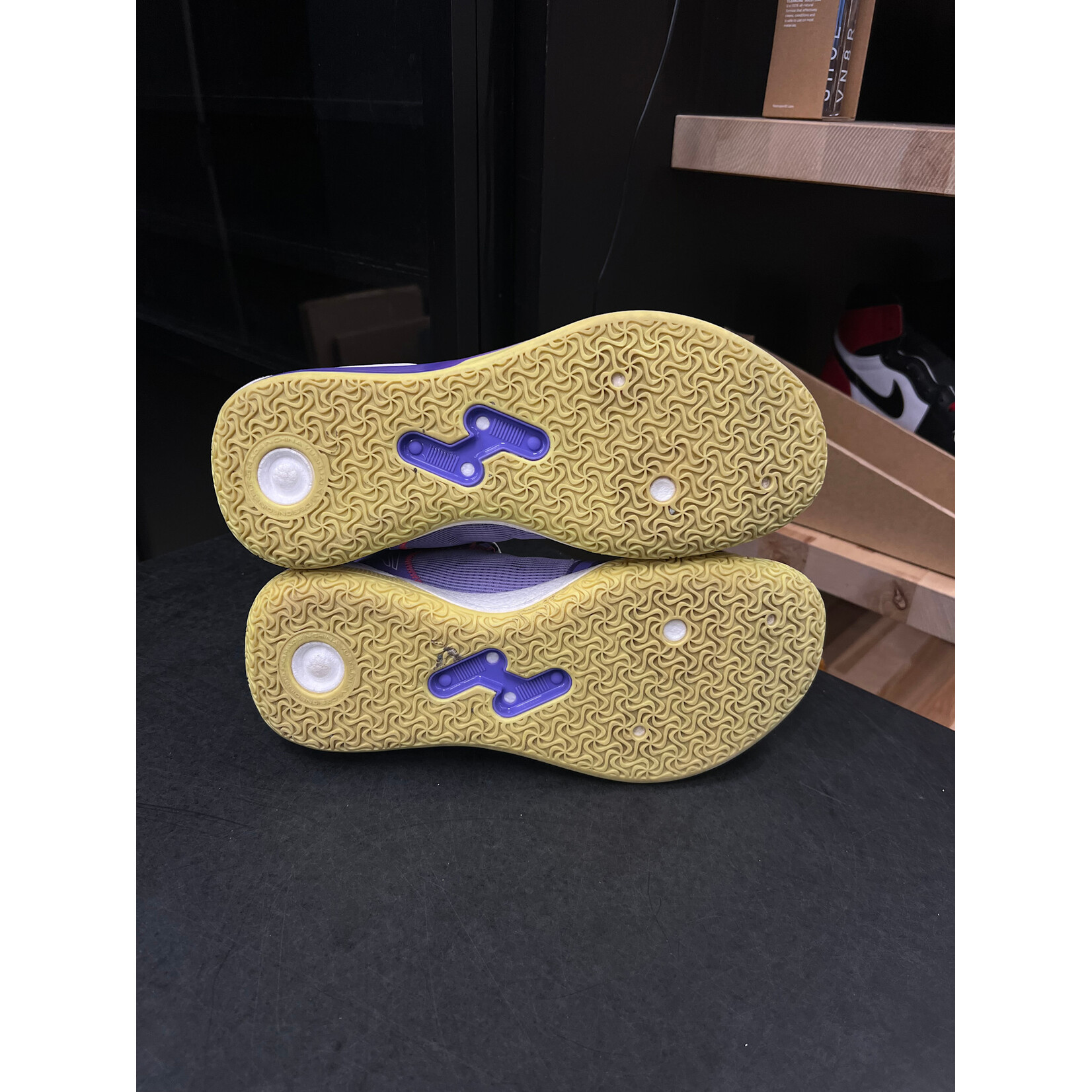 Li-Ning Li-Ning Yushuai 16 Mid Purple Yellow Size 10.5, PREOWNED