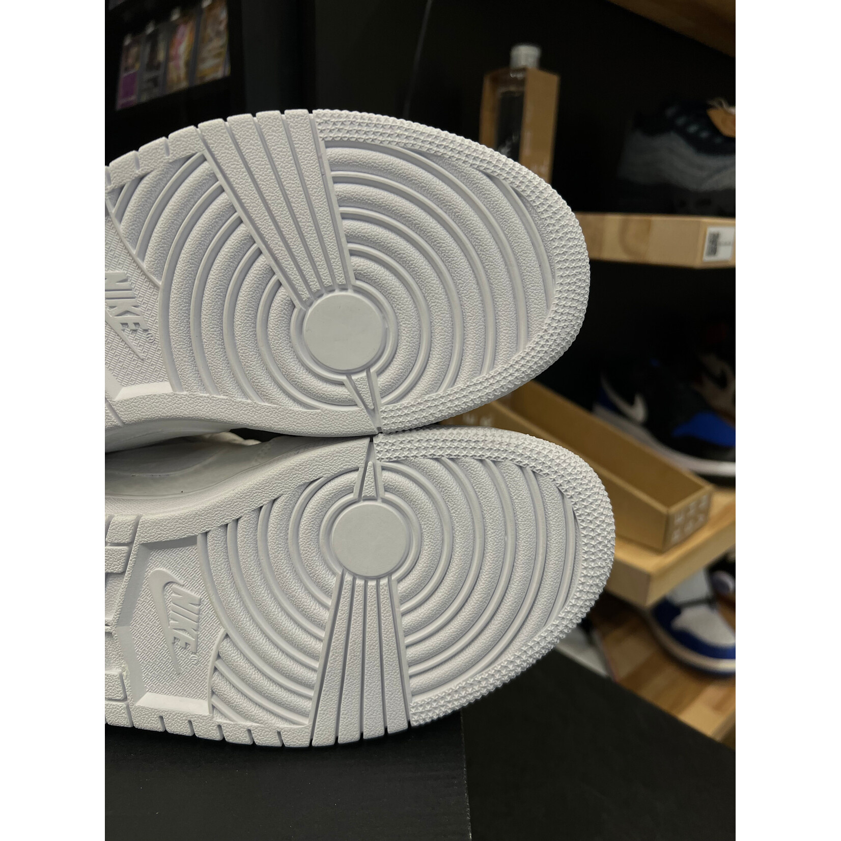 Jordan Jordan 1 Low White to Purple (JumpmanLA Exclusive) Size 8.5, PREOWNED PADS