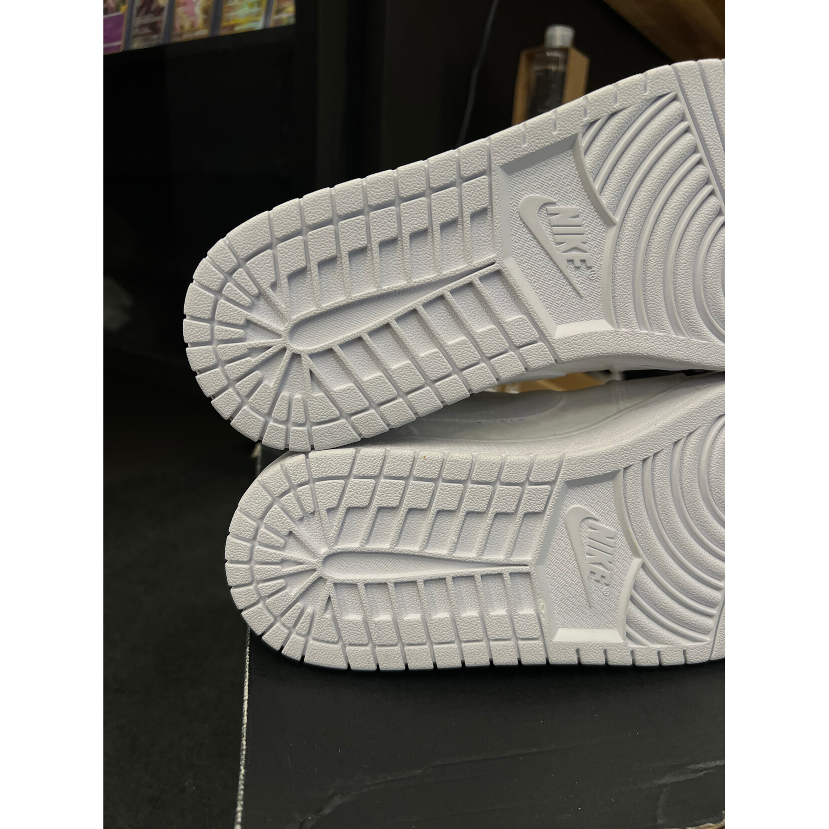 Jordan Jordan 1 Low White to Purple (JumpmanLA Exclusive) Size 8.5, PREOWNED PADS