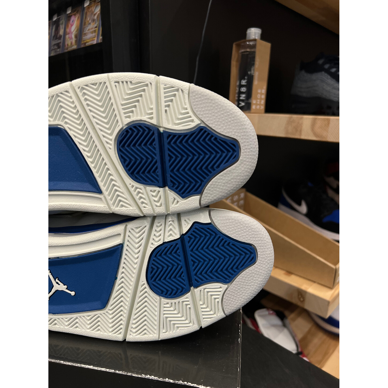 Jordan Jordan 4 Retro Military Blue (2006) Size 10, PREOWNED PADS BROKEN WING