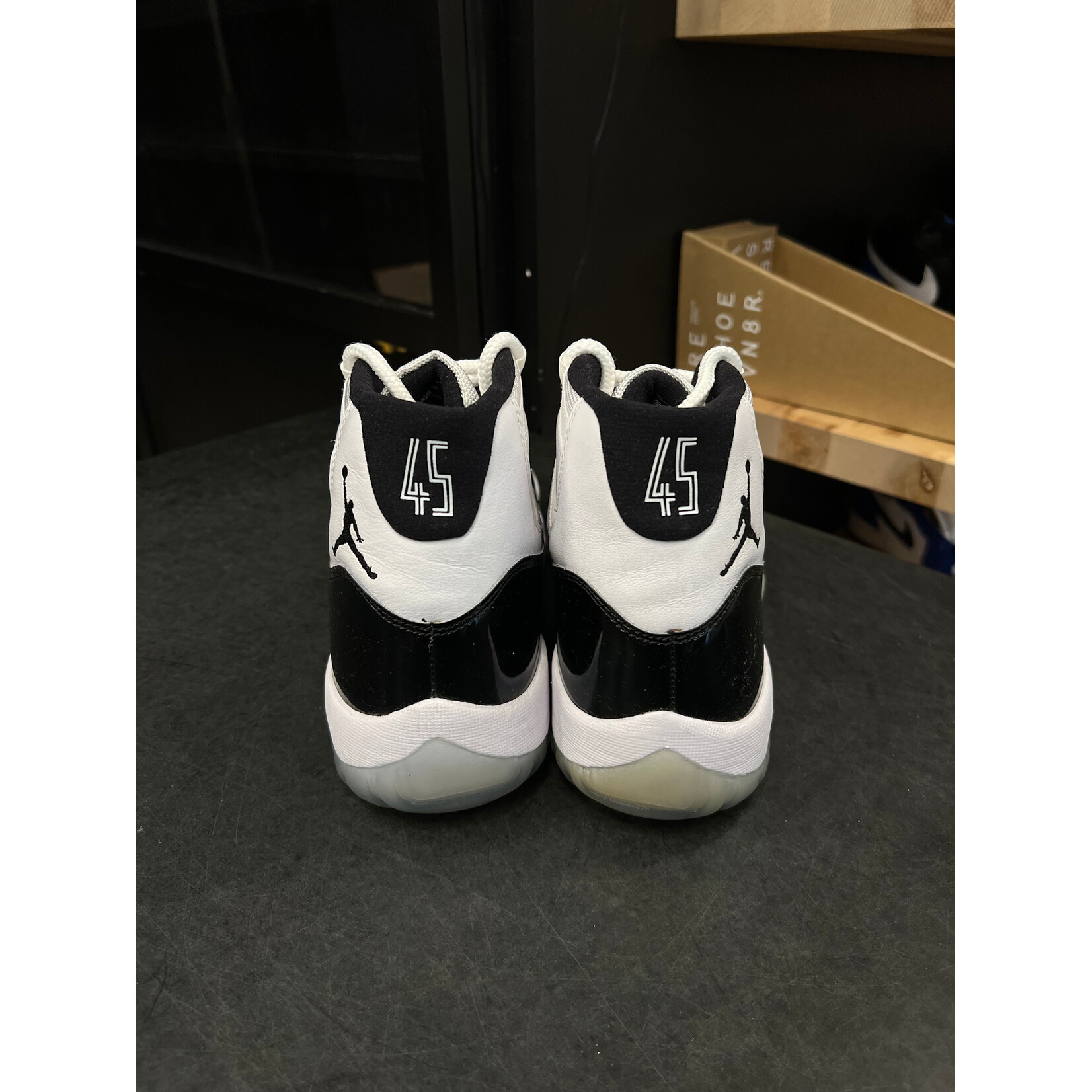 Jordan Jordan 11 Retro Concord (2018) Size 9.5, PREOWNED