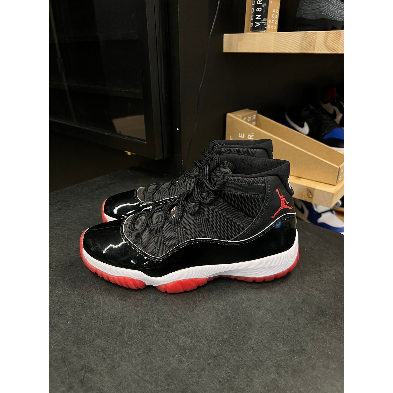 Jordan Jordan 11 Retro Playoffs Bred (2019) Size 9.5, PREOWNED