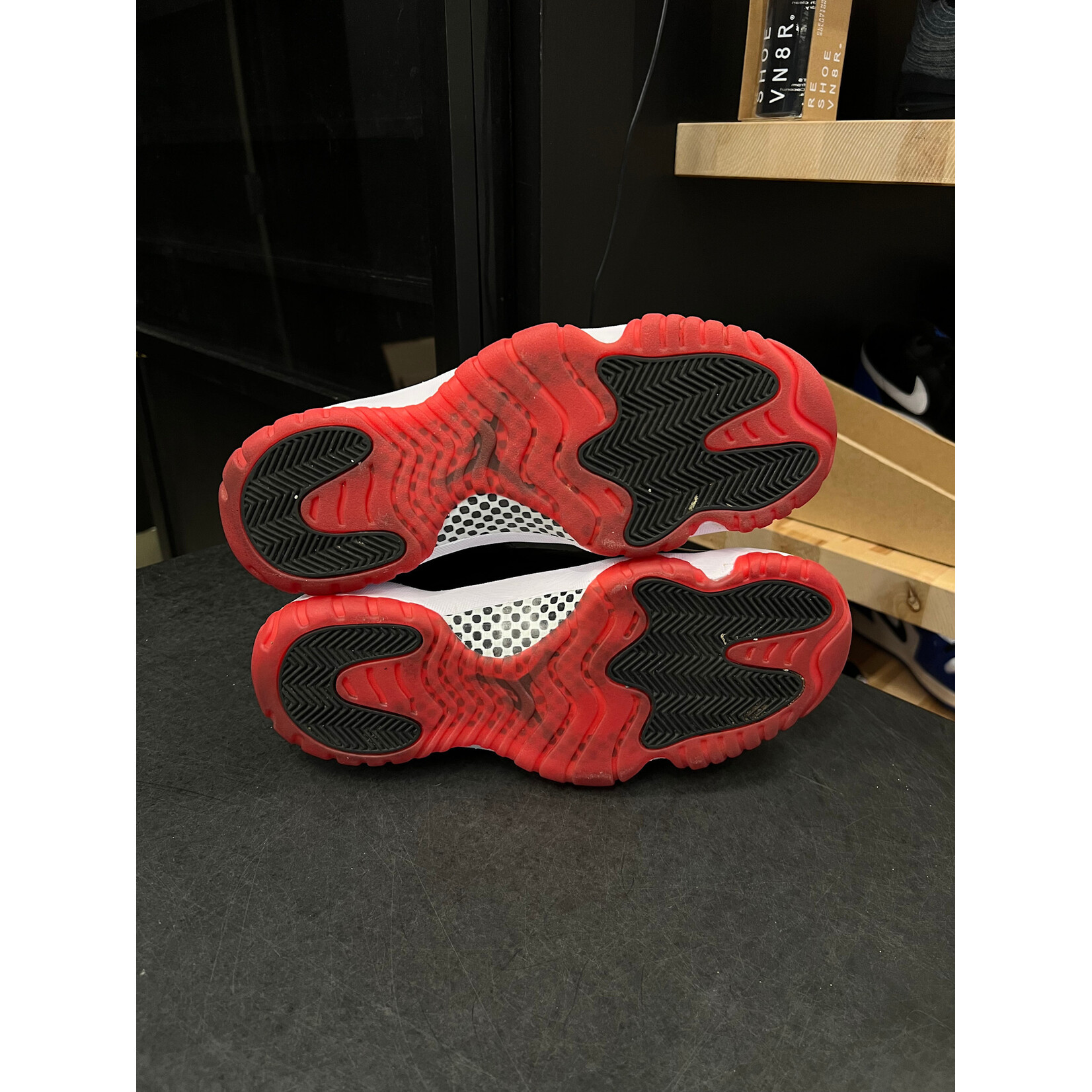 Jordan Jordan 11 Retro Playoffs Bred (2019) Size 9.5, PREOWNED