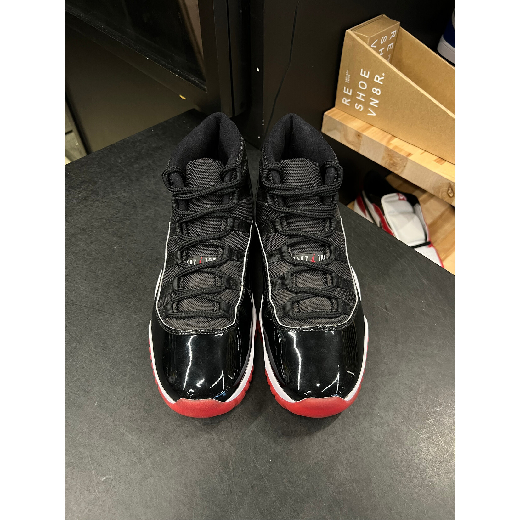 Jordan Jordan 11 Retro Playoffs Bred (2019) Size 9.5, PREOWNED