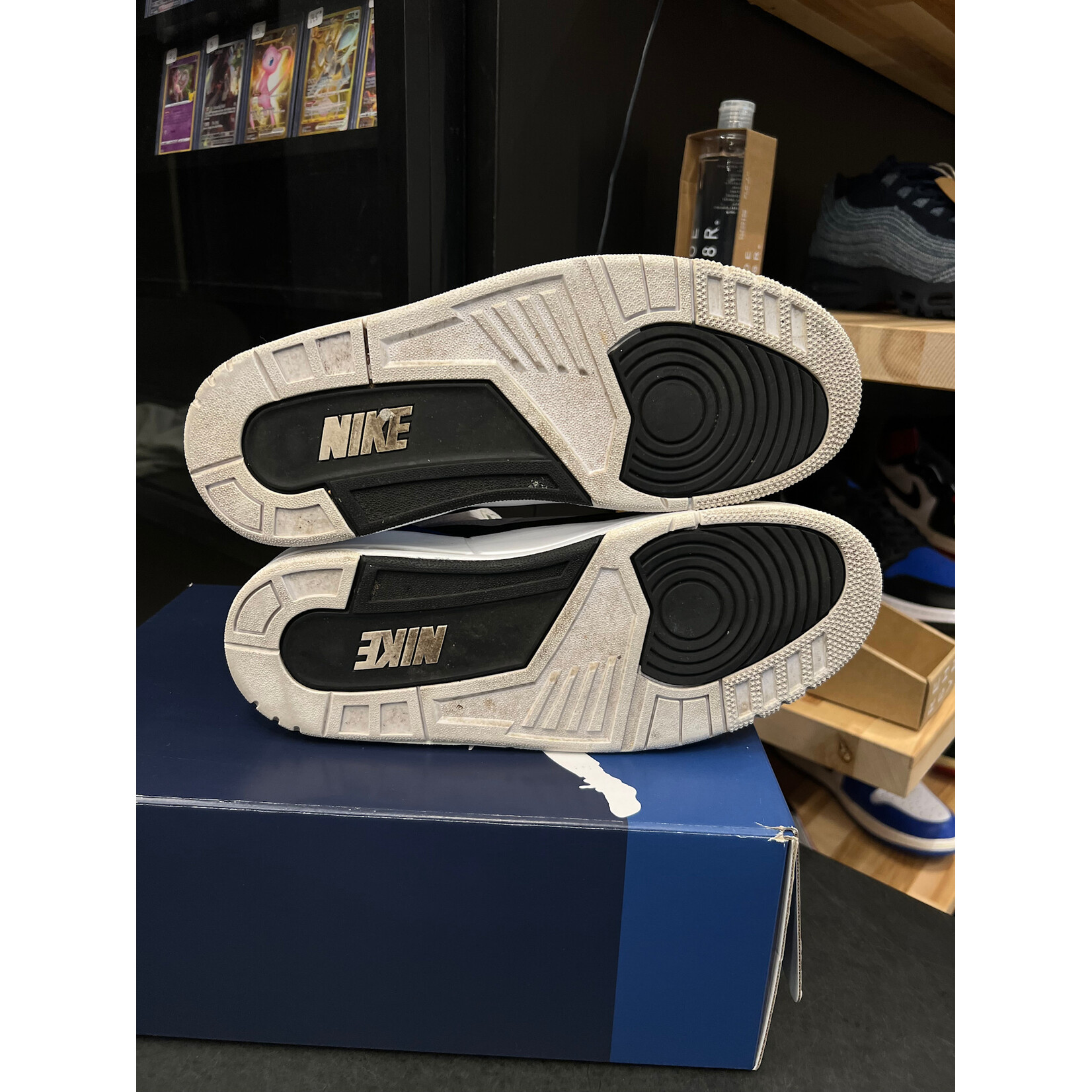 Jordan Jordan 3 Retro Fragment Size 10, PREOWNED CUSTOM