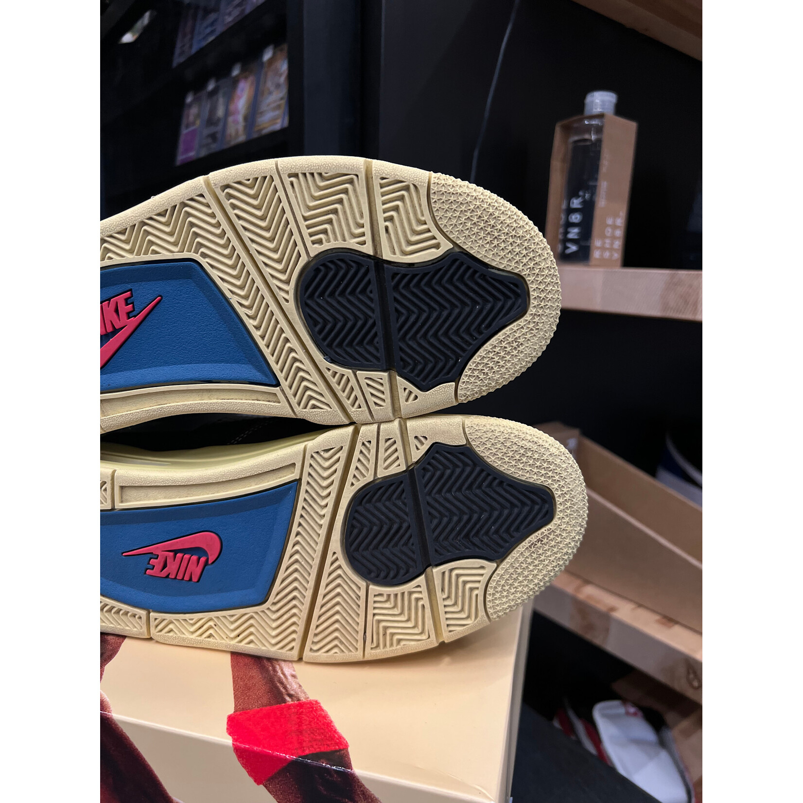 Jordan Jordan 4 Retro Union Off Noir Size 10, PREOWNED