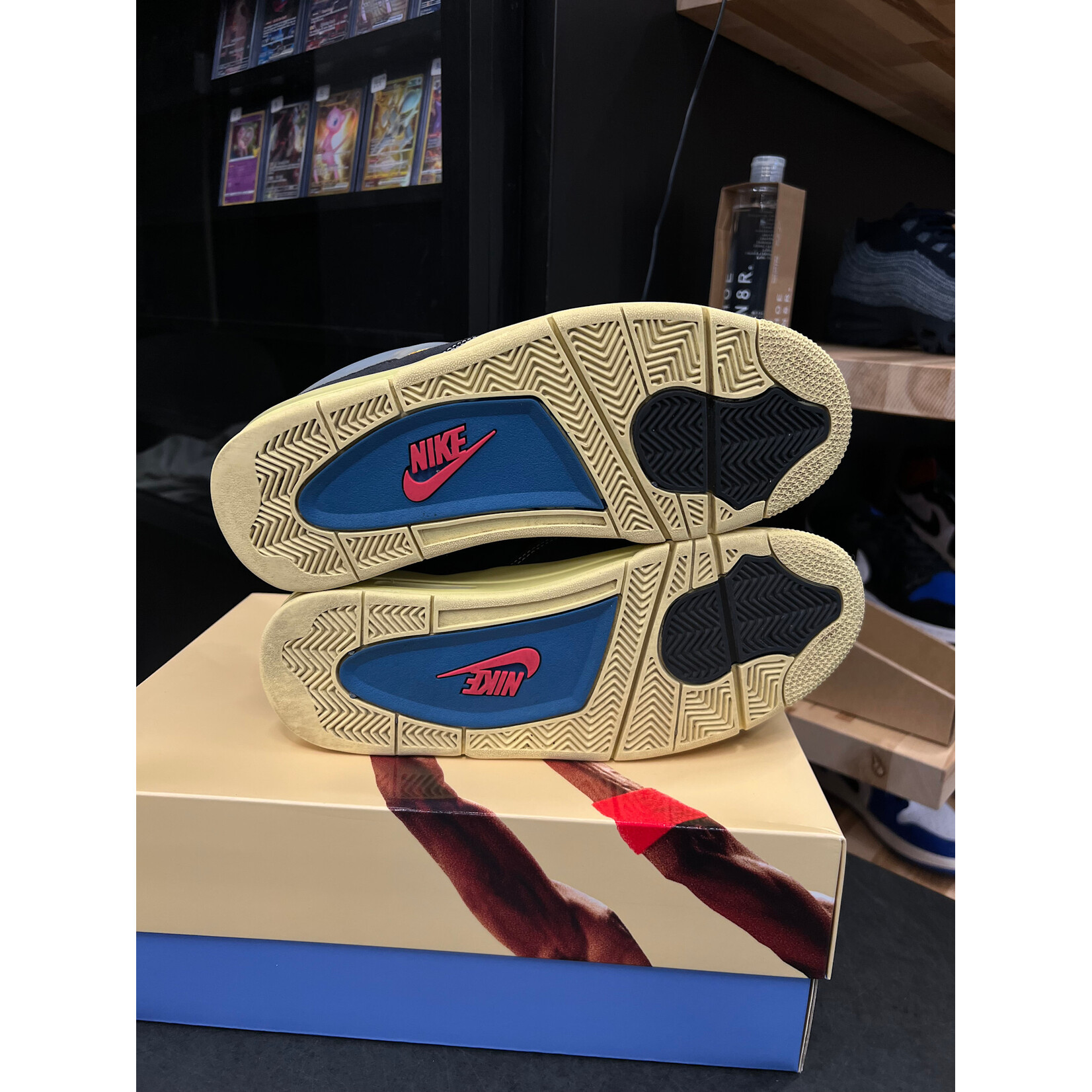 Jordan Jordan 4 Retro Union Off Noir Size 10, PREOWNED