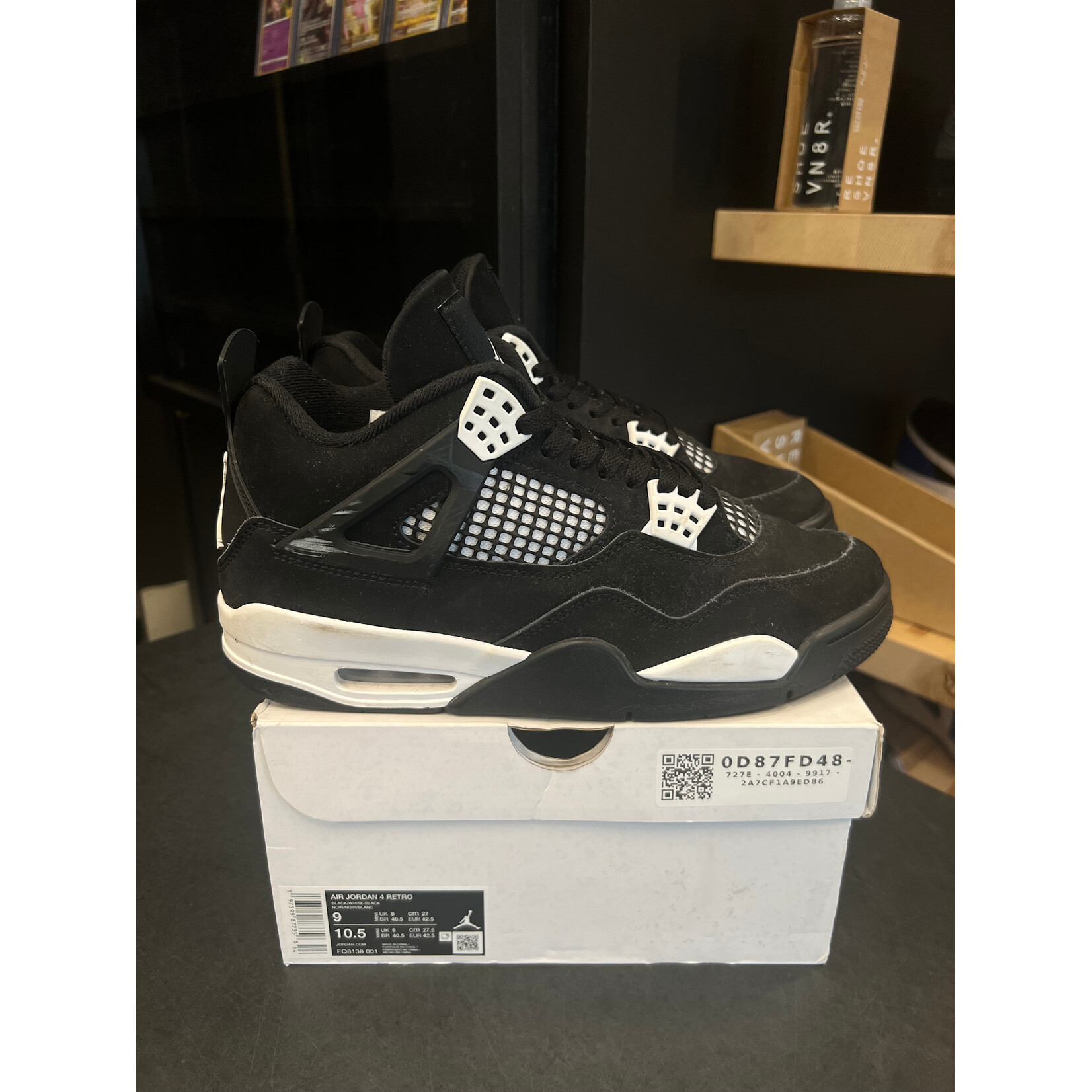 Jordan Jordan 4 Retro White Thunder Size 9, PREOWNED