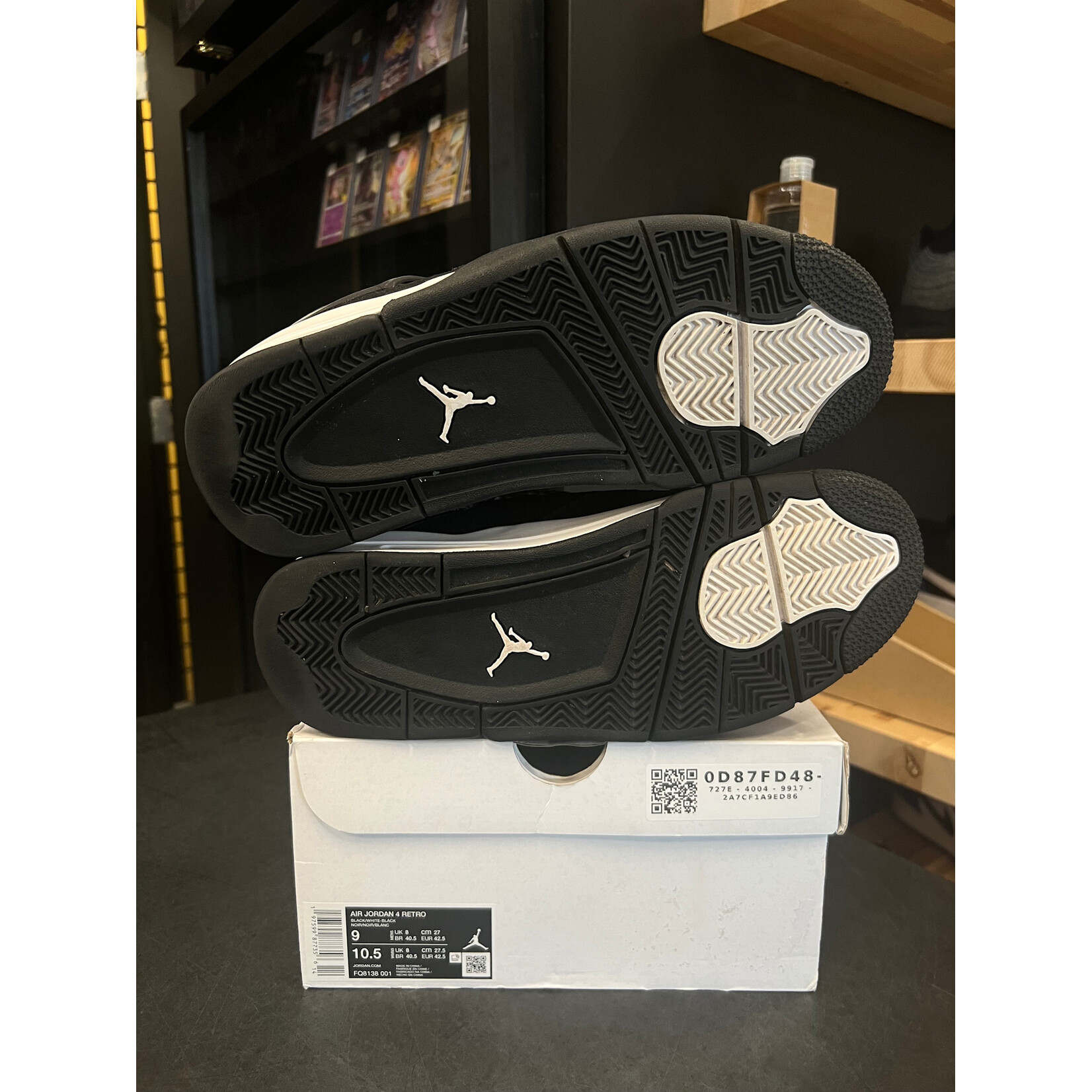 Jordan Jordan 4 Retro White Thunder Size 9, PREOWNED