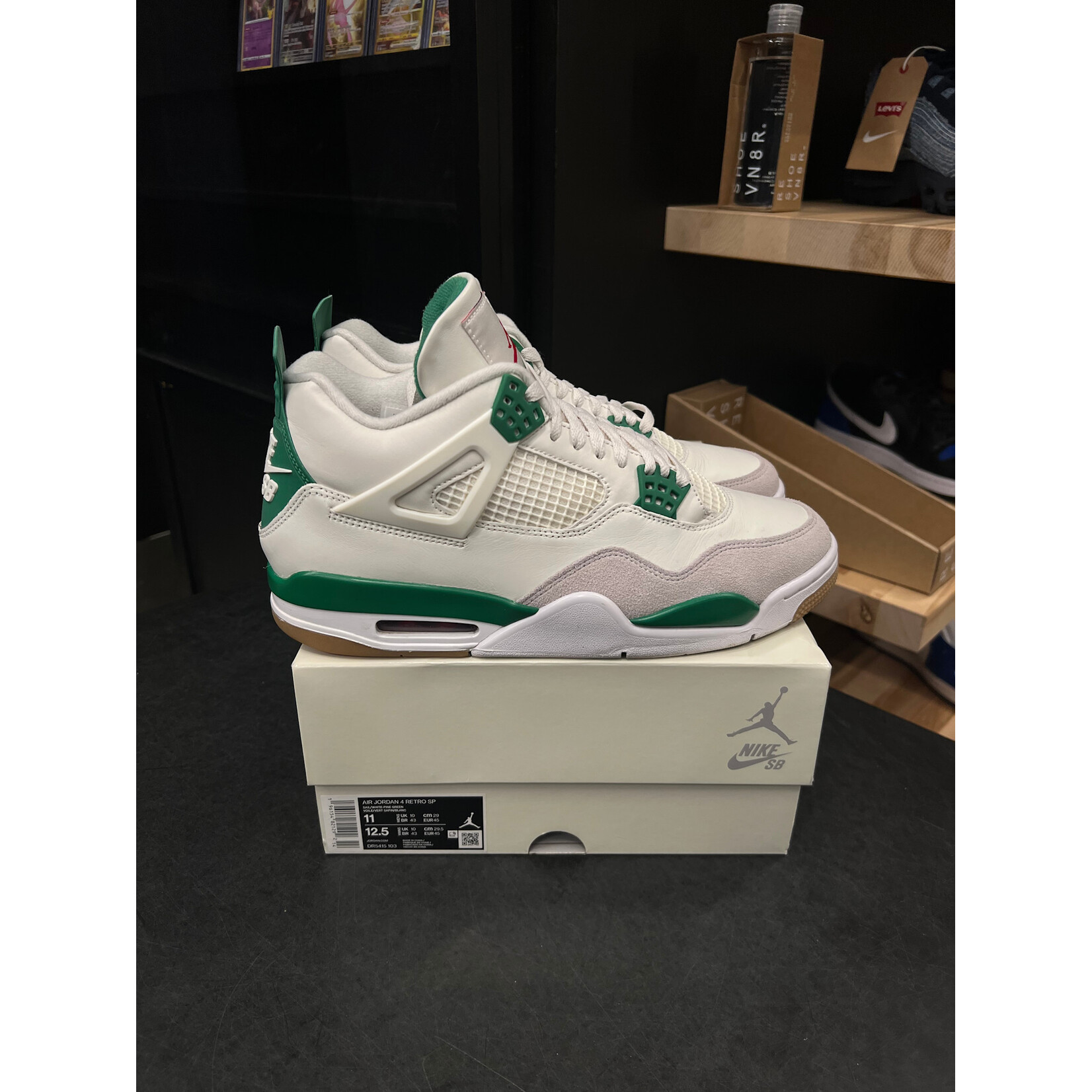 Jordan Jordan 4 Retro SB Pine Green Size 11, PREOWNED