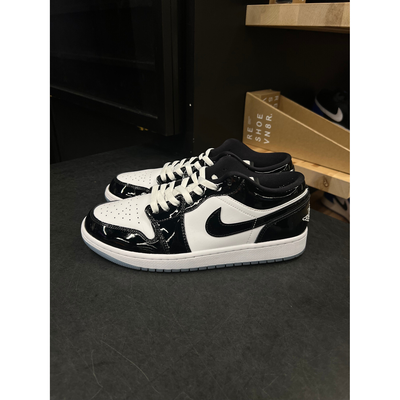 Jordan Jordan 1 Low SE Concord Size 9.5, PREOWNED
