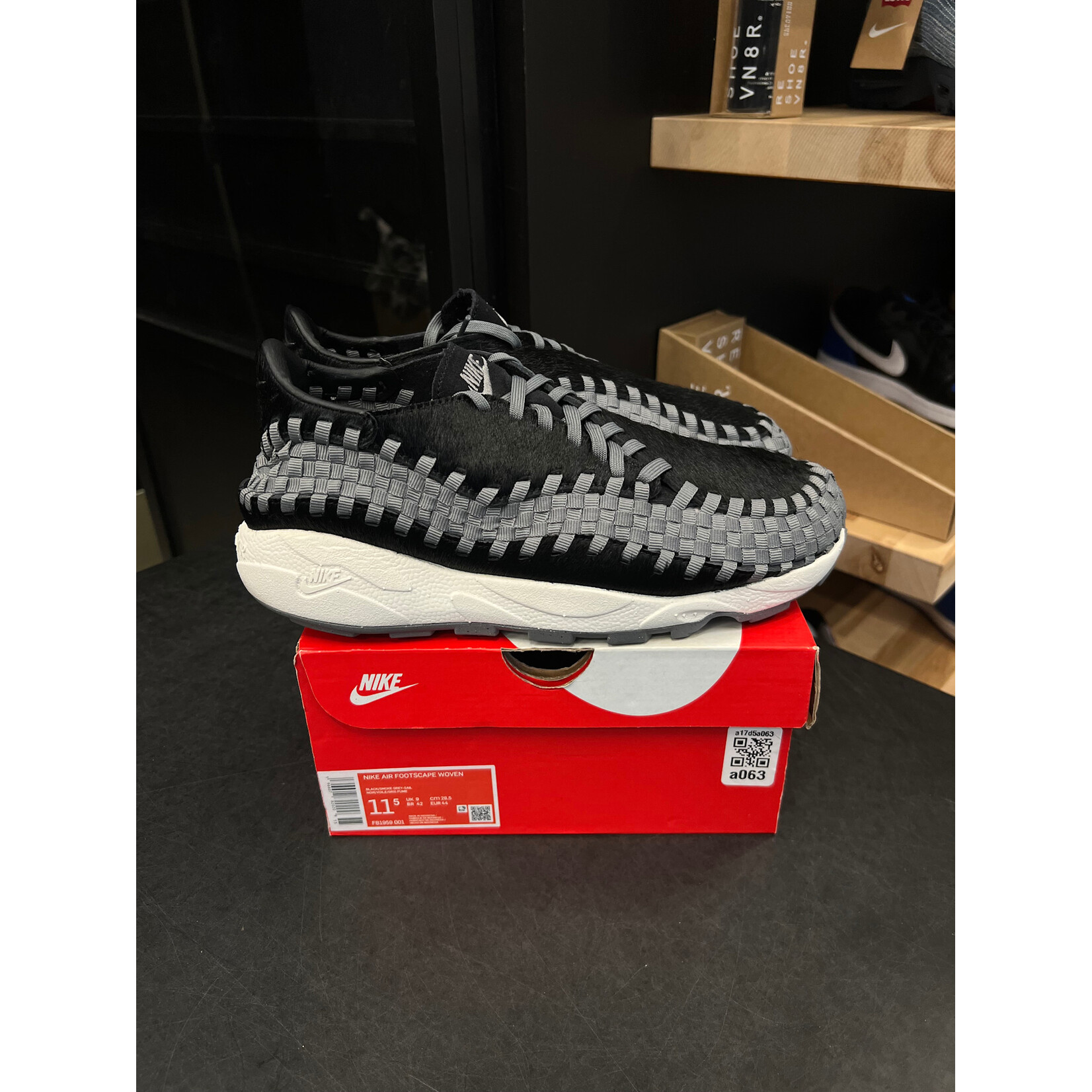 Nike Nike Air Footscape Woven Black Smoke Grey (Women's) Size 11.5, PREOWNED
